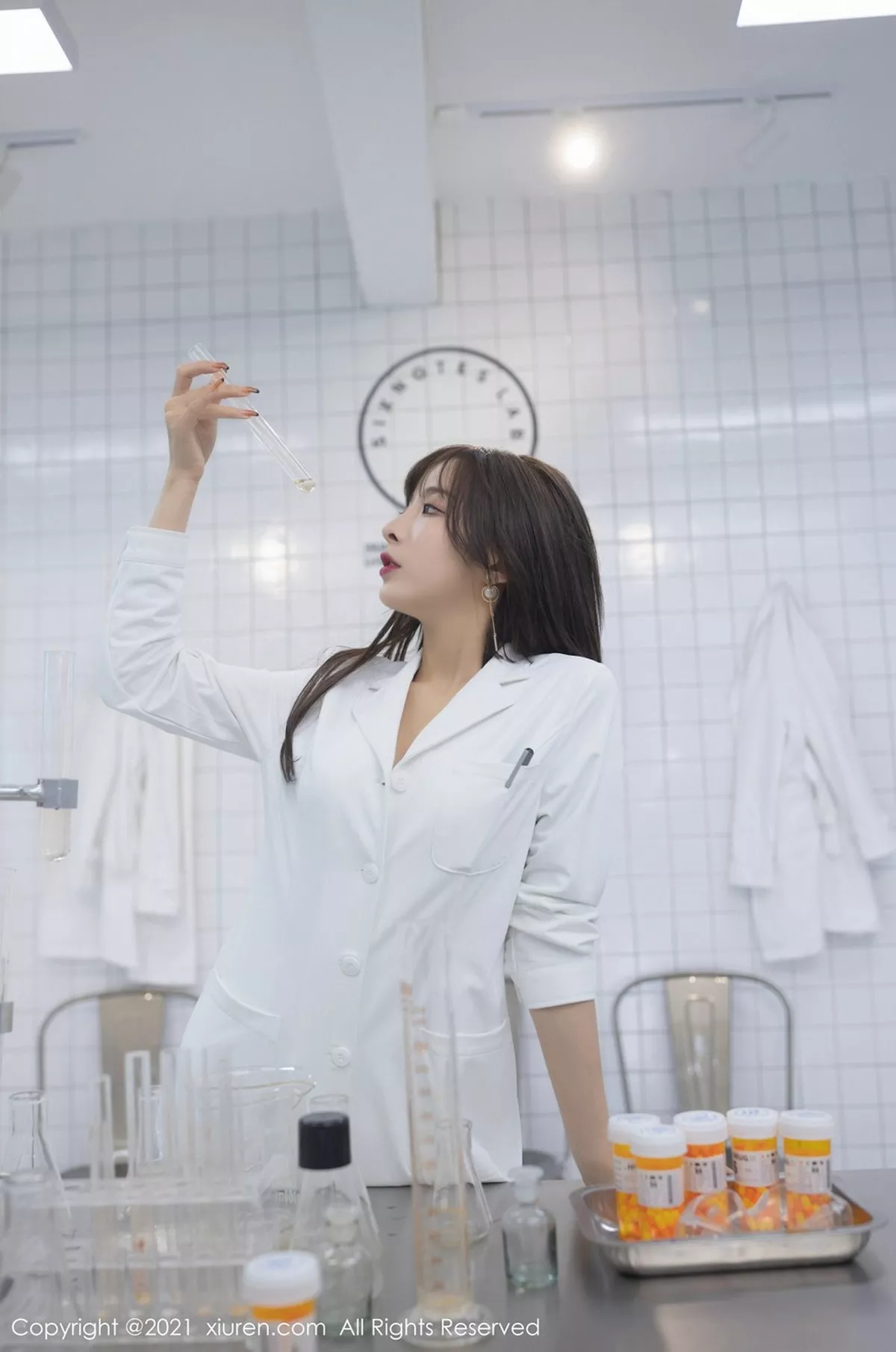 秀人集.com_[XiuRen秀人网]No.3079_嫩模陈小喵三亚旅拍实验室试药主题白大褂下开档肉丝裤袜诱惑写真71P