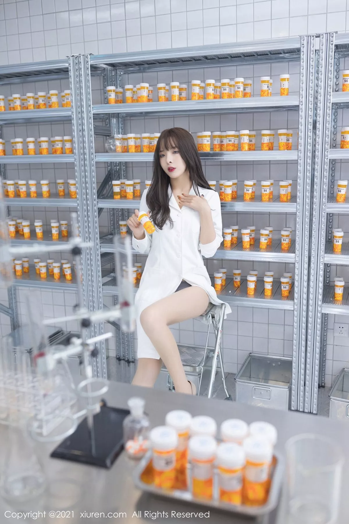 秀人集.com_[XiuRen秀人网]No.3079_嫩模陈小喵三亚旅拍实验室试药主题白大褂下开档肉丝裤袜诱惑写真71P