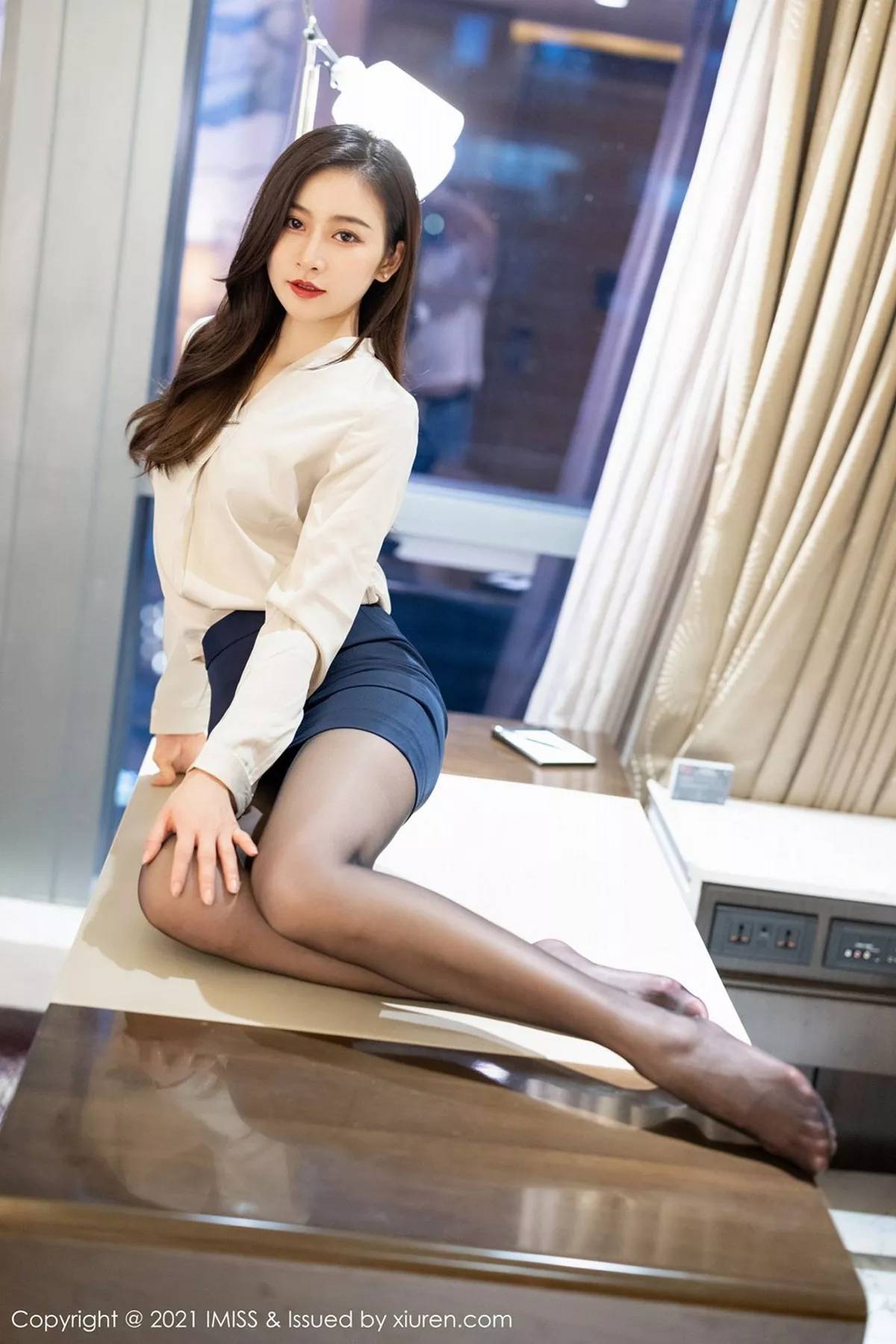 秀人集.com_[IMISS爱蜜社]Vol.549_气质美女Vanessa短裙下性感黑丝裤袜秀美腿迷人诱惑写真53P