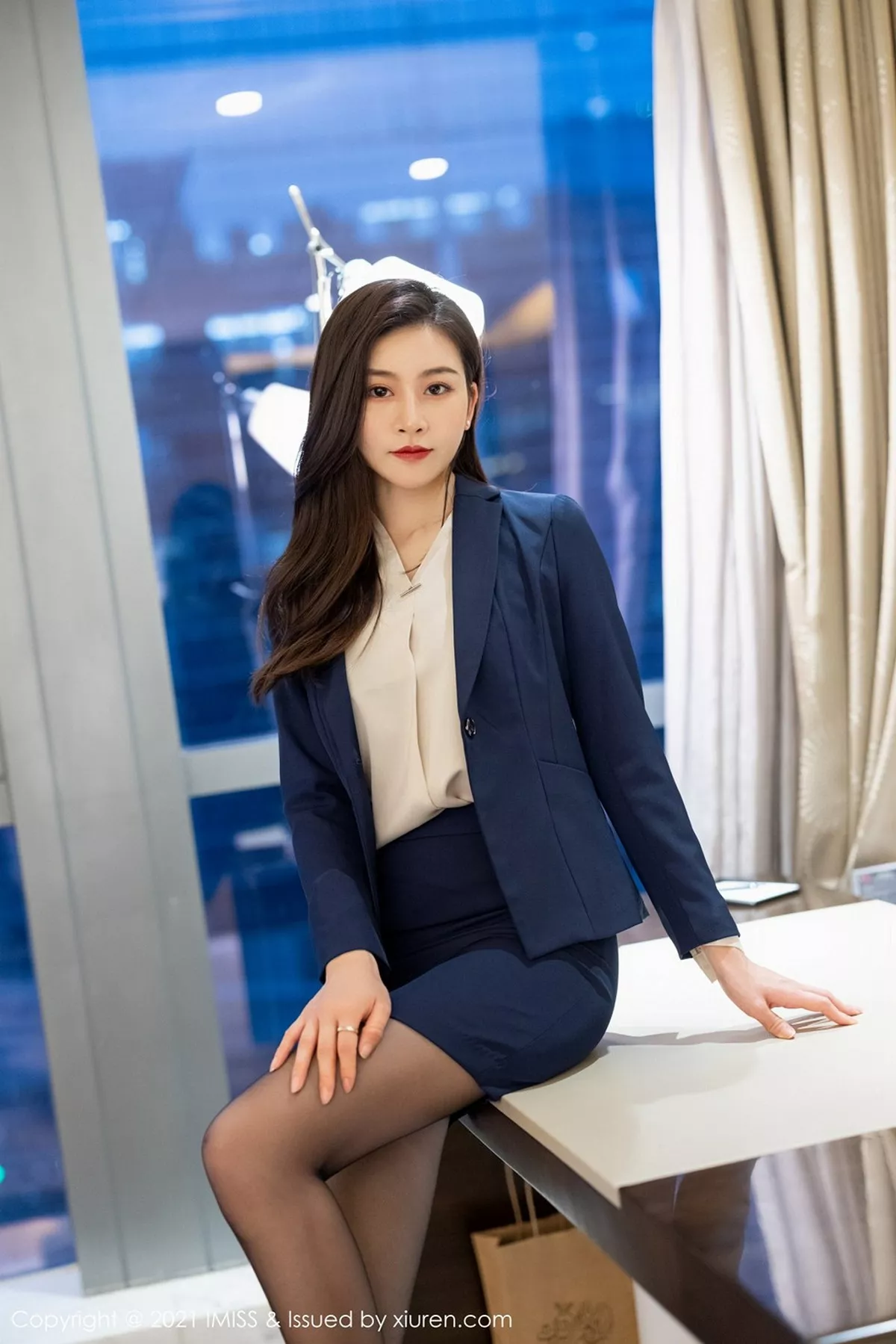 秀人集.com_[IMISS爱蜜社]Vol.549_气质美女Vanessa短裙下性感黑丝裤袜秀美腿迷人诱惑写真53P