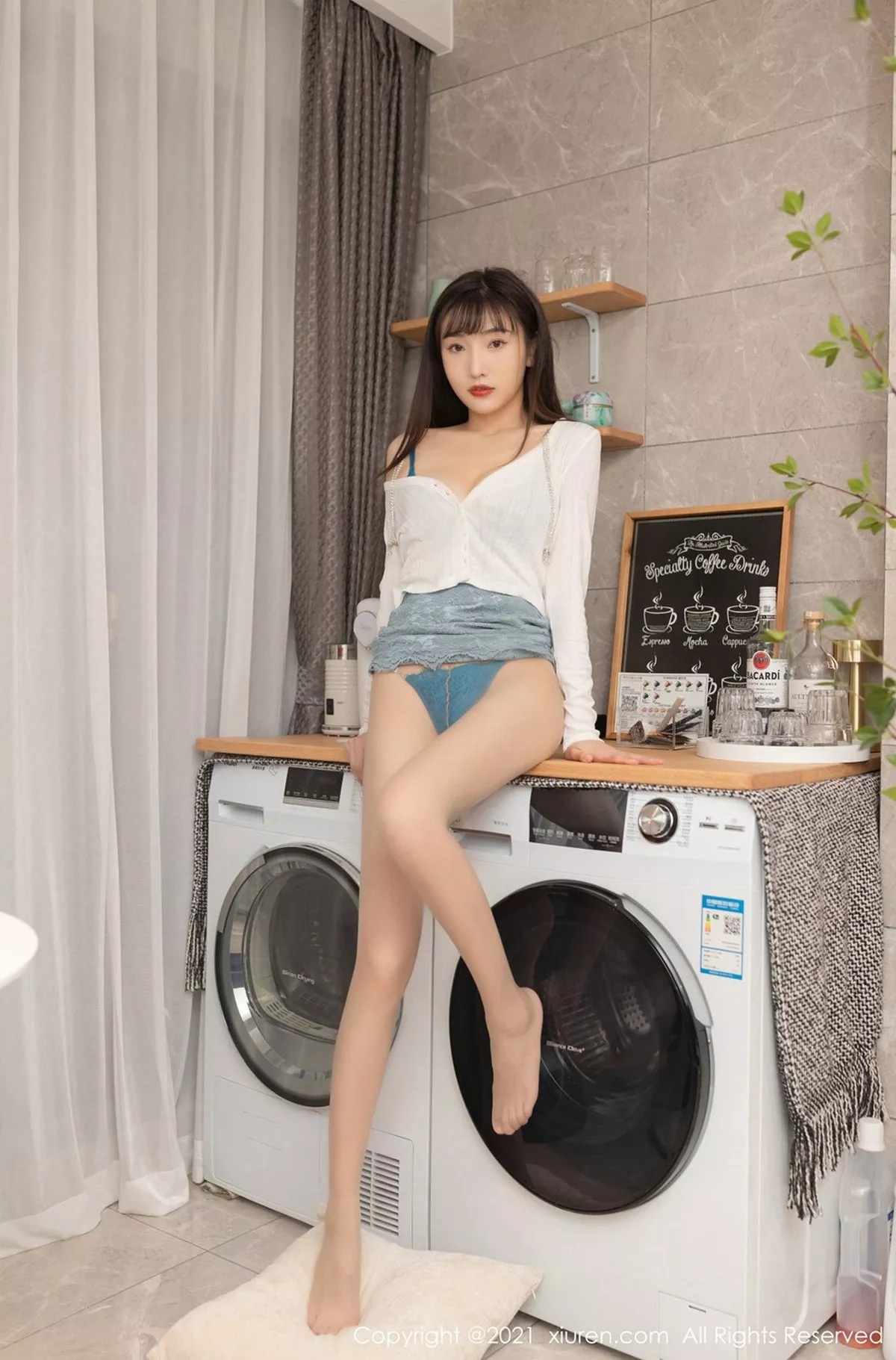 秀人集.com_[XiuRen秀人网]No.3084_嫩模陆萱萱三亚旅拍性感人妻主题脱开档肉丝裤袜秀翘臀诱惑写真76P