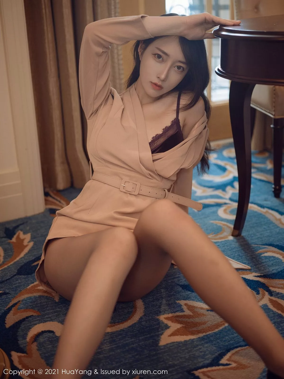 秀人集.com_[HuaYang花漾]Vol.364_丽质美人玥儿玥er厦门旅拍暖色调服饰配肉丝裤袜诱惑写真62P