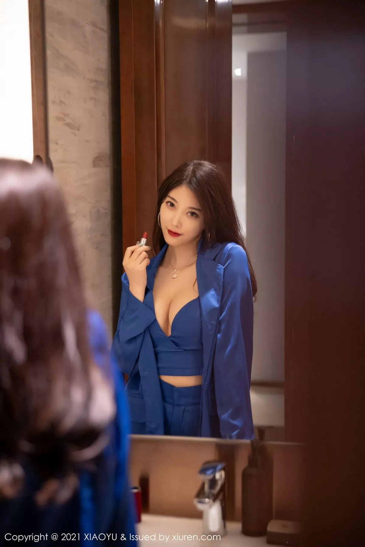 秀人集.com_[XiaoYu画语界]Vol.467_女神杨晨晨sugar私房旅拍蓝色西装下丝质吊带配蕾丝内裤诱惑写真98P