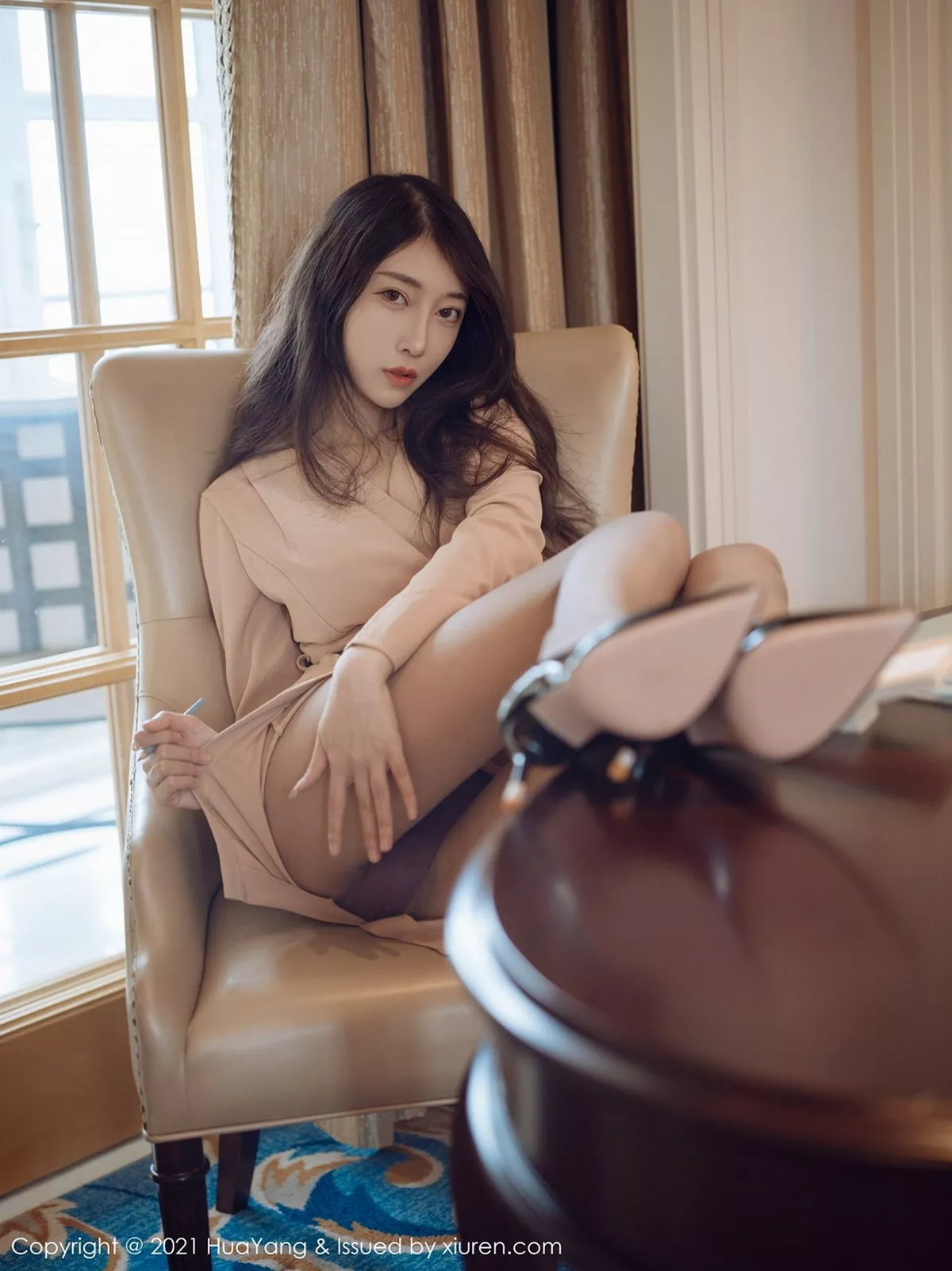 秀人集.com_[HuaYang花漾]Vol.364_丽质美人玥儿玥er厦门旅拍暖色调服饰配肉丝裤袜诱惑写真62P