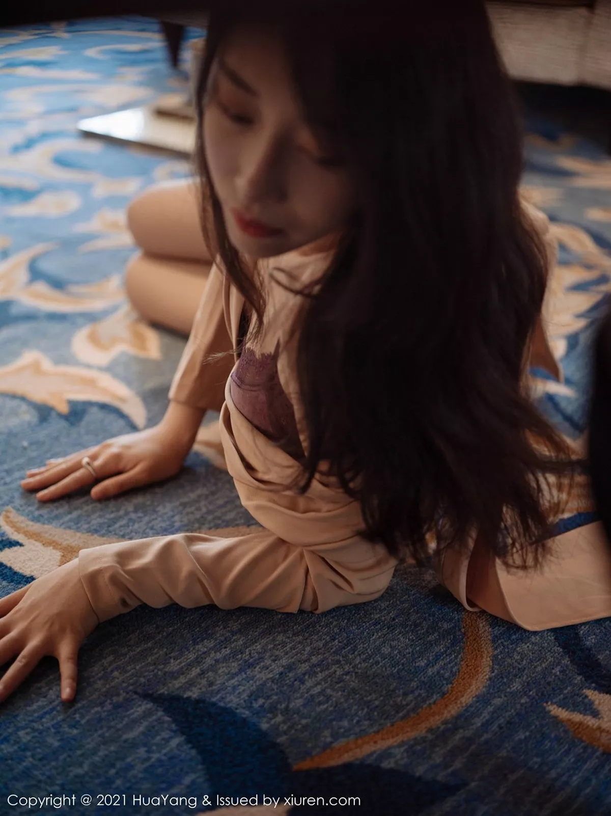 秀人集.com_[HuaYang花漾]Vol.364_丽质美人玥儿玥er厦门旅拍暖色调服饰配肉丝裤袜诱惑写真62P