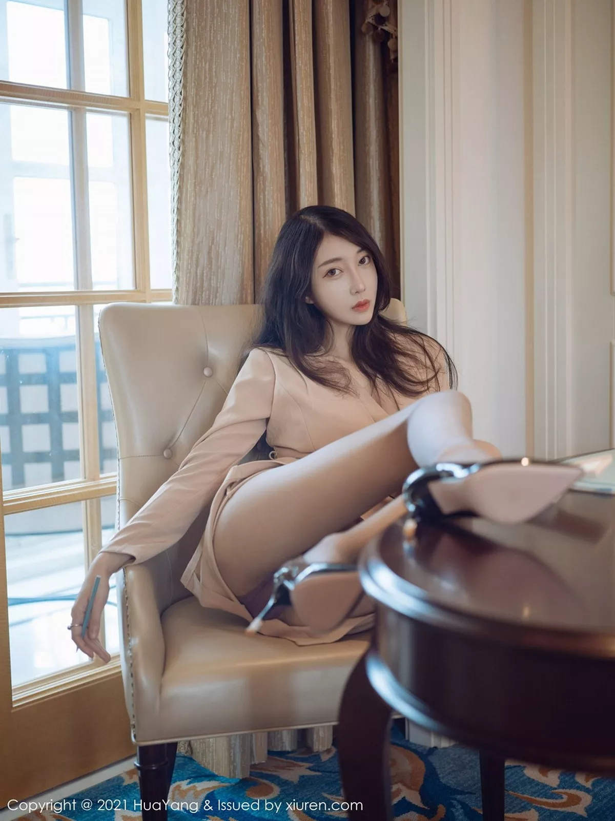 秀人集.com_[HuaYang花漾]Vol.364_丽质美人玥儿玥er厦门旅拍暖色调服饰配肉丝裤袜诱惑写真62P