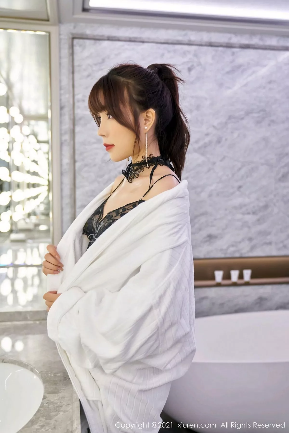 秀人集.com_[XiuRen秀人网]No.3016_女神芝芝Booty私房蝴蝶情趣蕾丝内衣缕空秀火辣身材诱惑写真51P