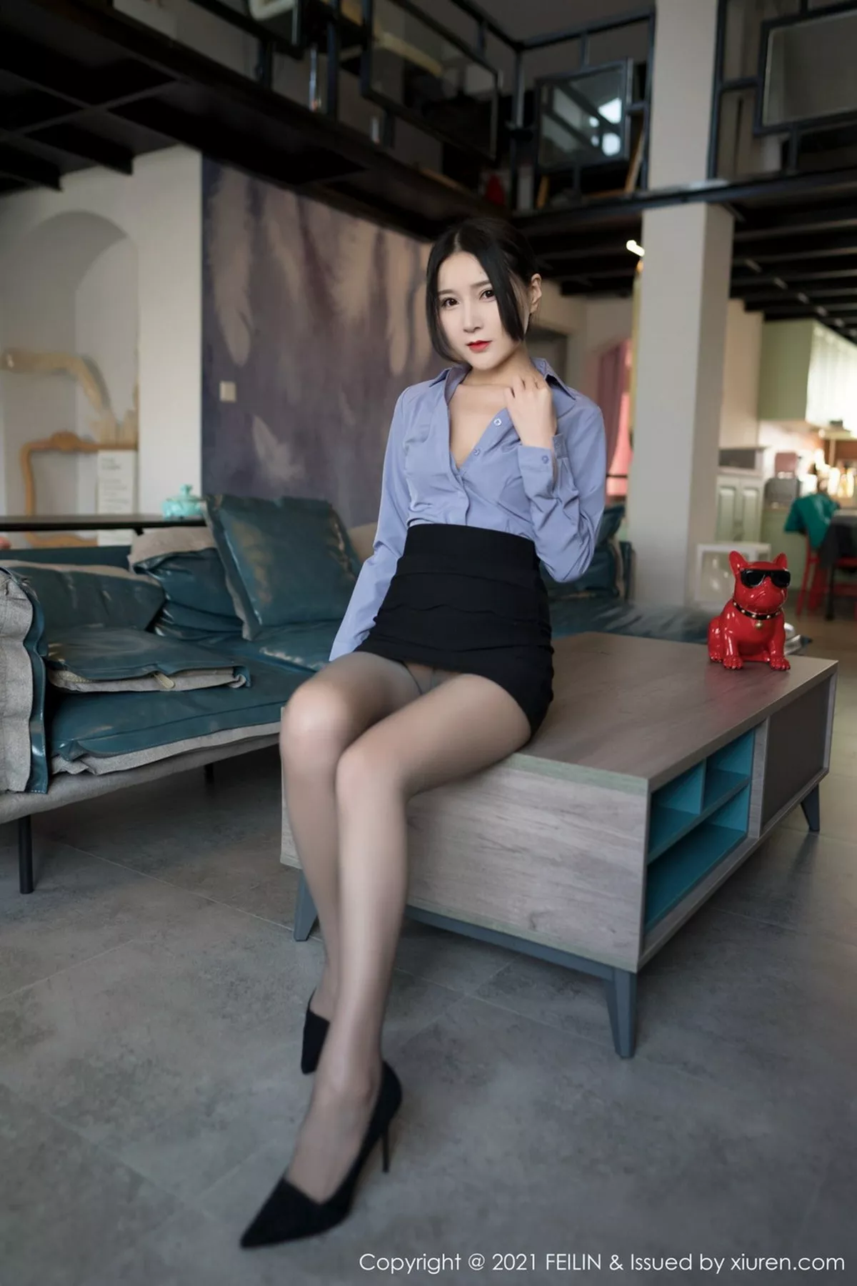 秀人集.com_[FeiLin嗲囡囡]VOL.369_嫩模林煊煊职场秘书OL制服脱衬衣露性感黑色内衣诱惑写真44P