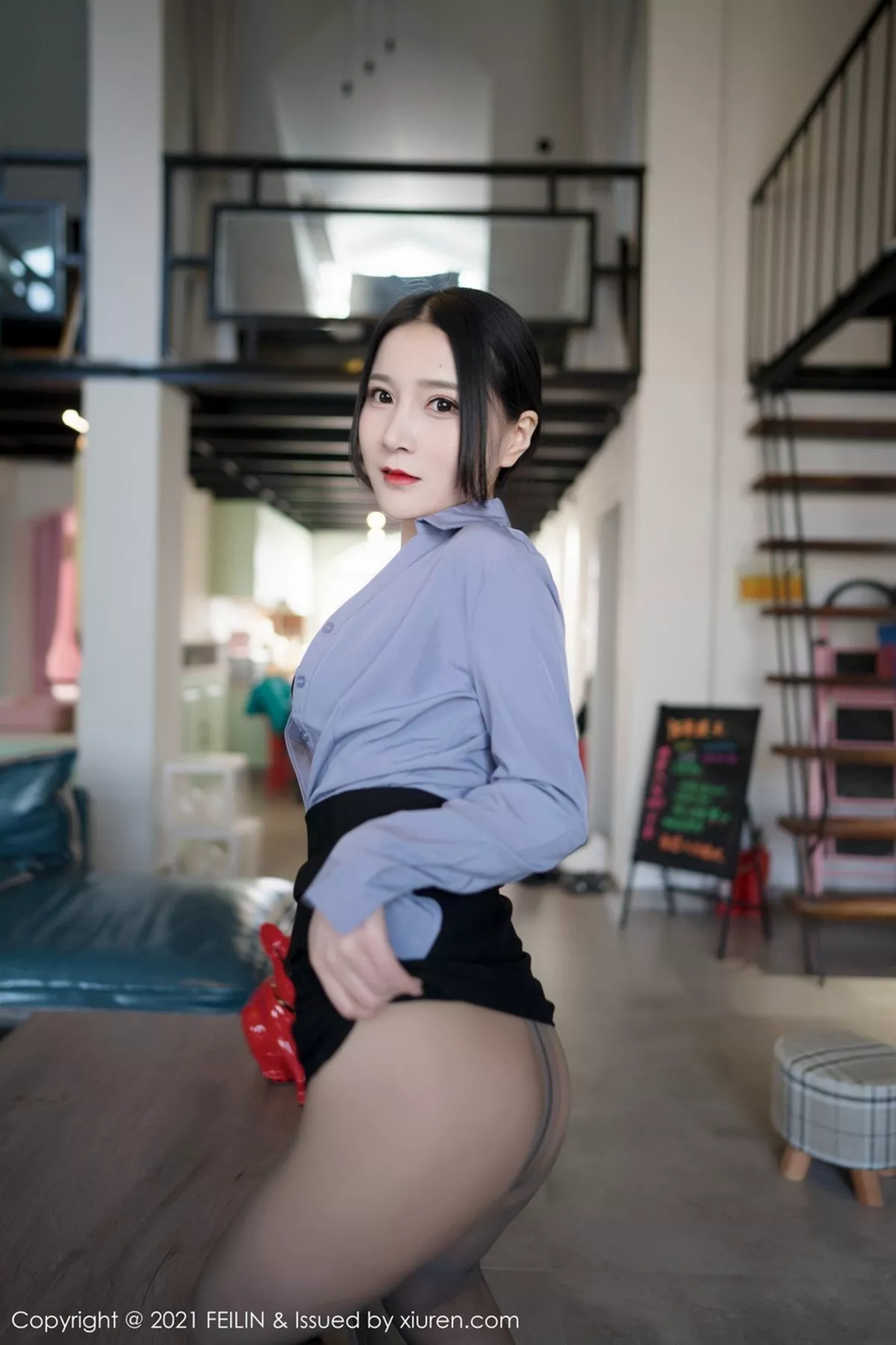 秀人集.com_[FeiLin嗲囡囡]VOL.369_嫩模林煊煊职场秘书OL制服脱衬衣露性感黑色内衣诱惑写真44P