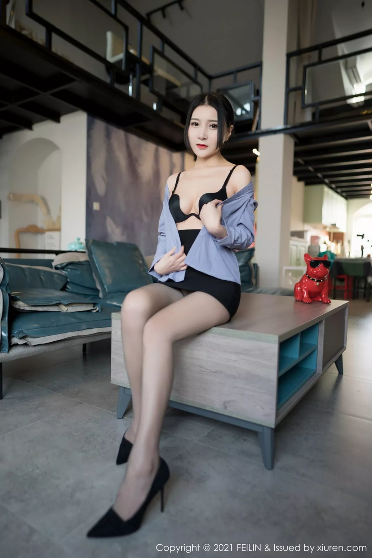 秀人集.com_[FeiLin嗲囡囡]VOL.369_嫩模林煊煊职场秘书OL制服脱衬衣露性感黑色内衣诱惑写真44P