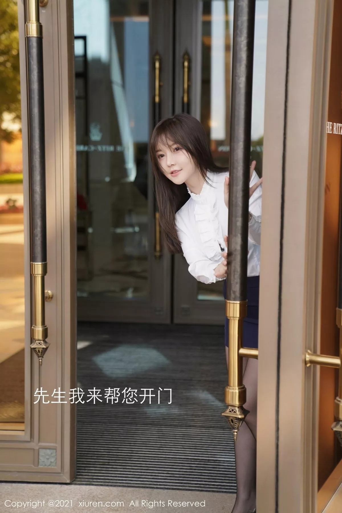 秀人集.com_[XiuRen秀人网]No.3026_女神糯美子Mini澳门旅拍前台接待剧情主题黑丝裤袜诱惑写真72P