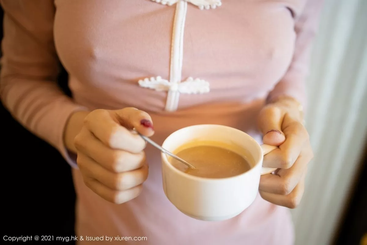 秀人集.com_[MyGirl美媛馆]Vol.483_女神绮里嘉ula粉色古典旗袍真空激凸超薄肉丝秀翘臀诱惑写真64P