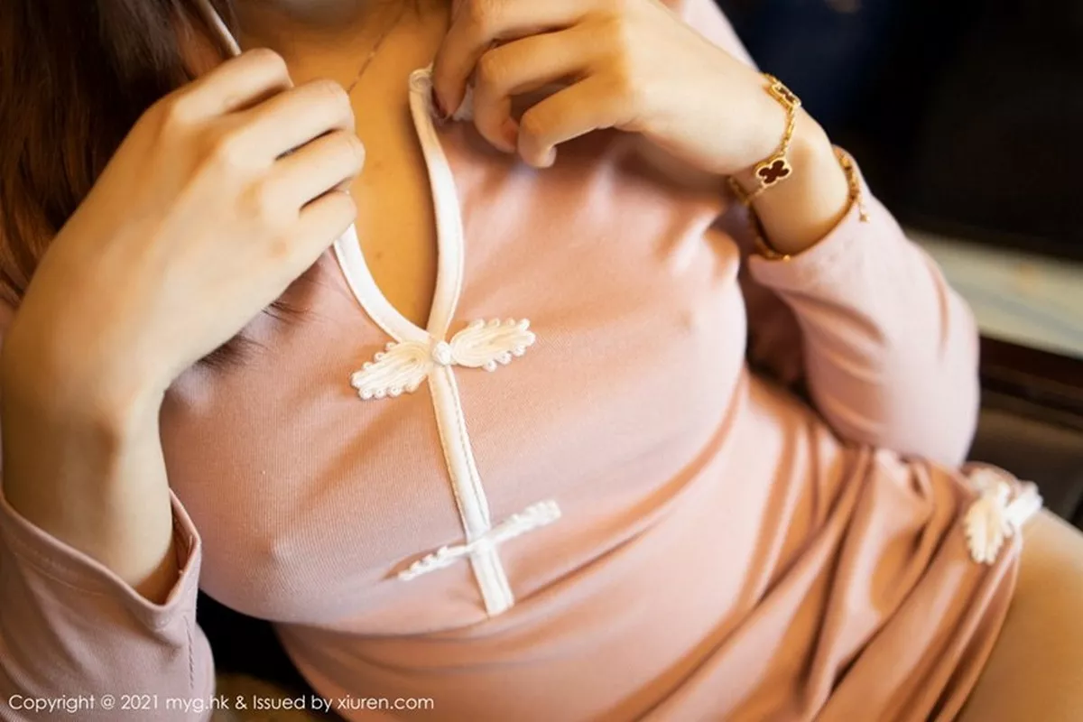 秀人集.com_[MyGirl美媛馆]Vol.483_女神绮里嘉ula粉色古典旗袍真空激凸超薄肉丝秀翘臀诱惑写真64P