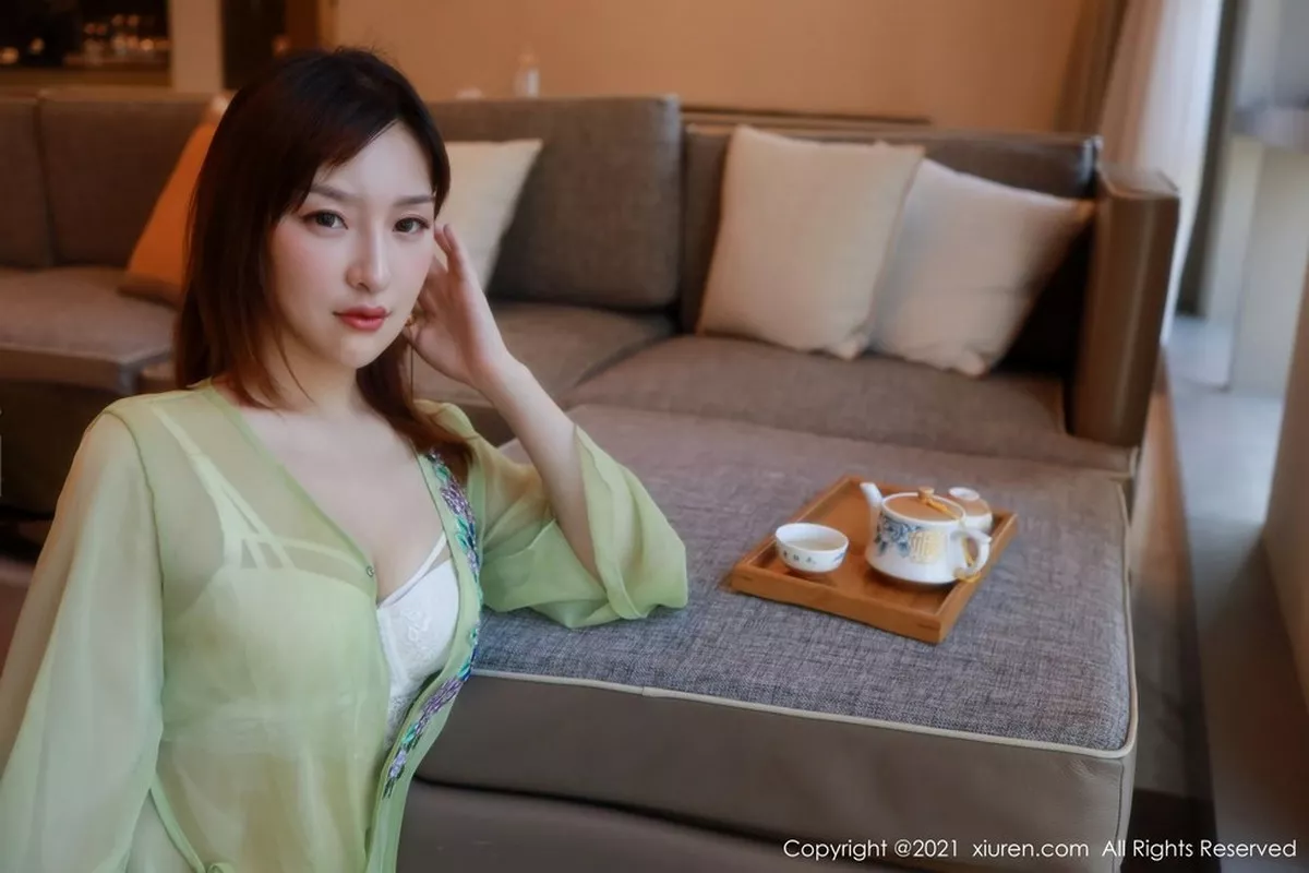 秀人集.com_[XiuRen秀人网]No.3029_嫩模小萱nacay广州旅拍浅绿色薄衫露无内肉丝裤袜诱惑写真58P