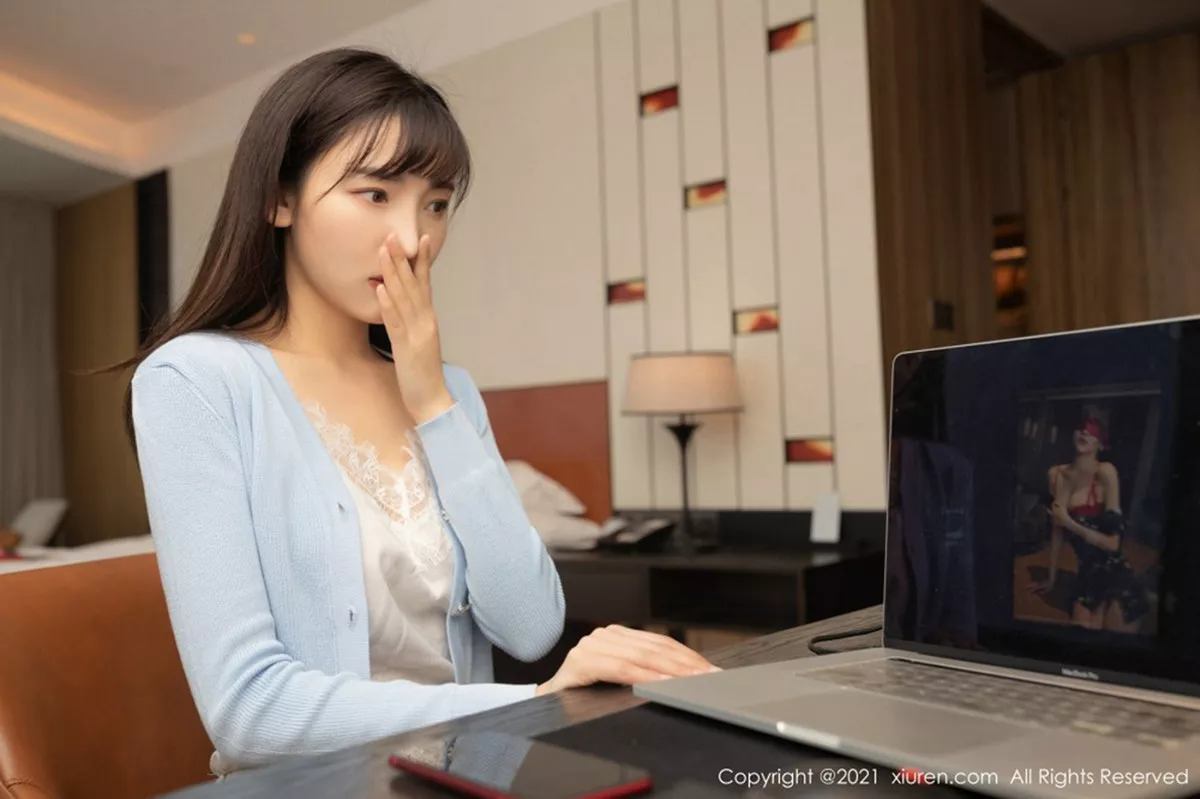 秀人集.com_[XiuRen秀人网]No.3146_嫩模陆萱萱秘书遭遇主题脱牛仔裤露无内肉丝裤袜撩人诱惑写真70P