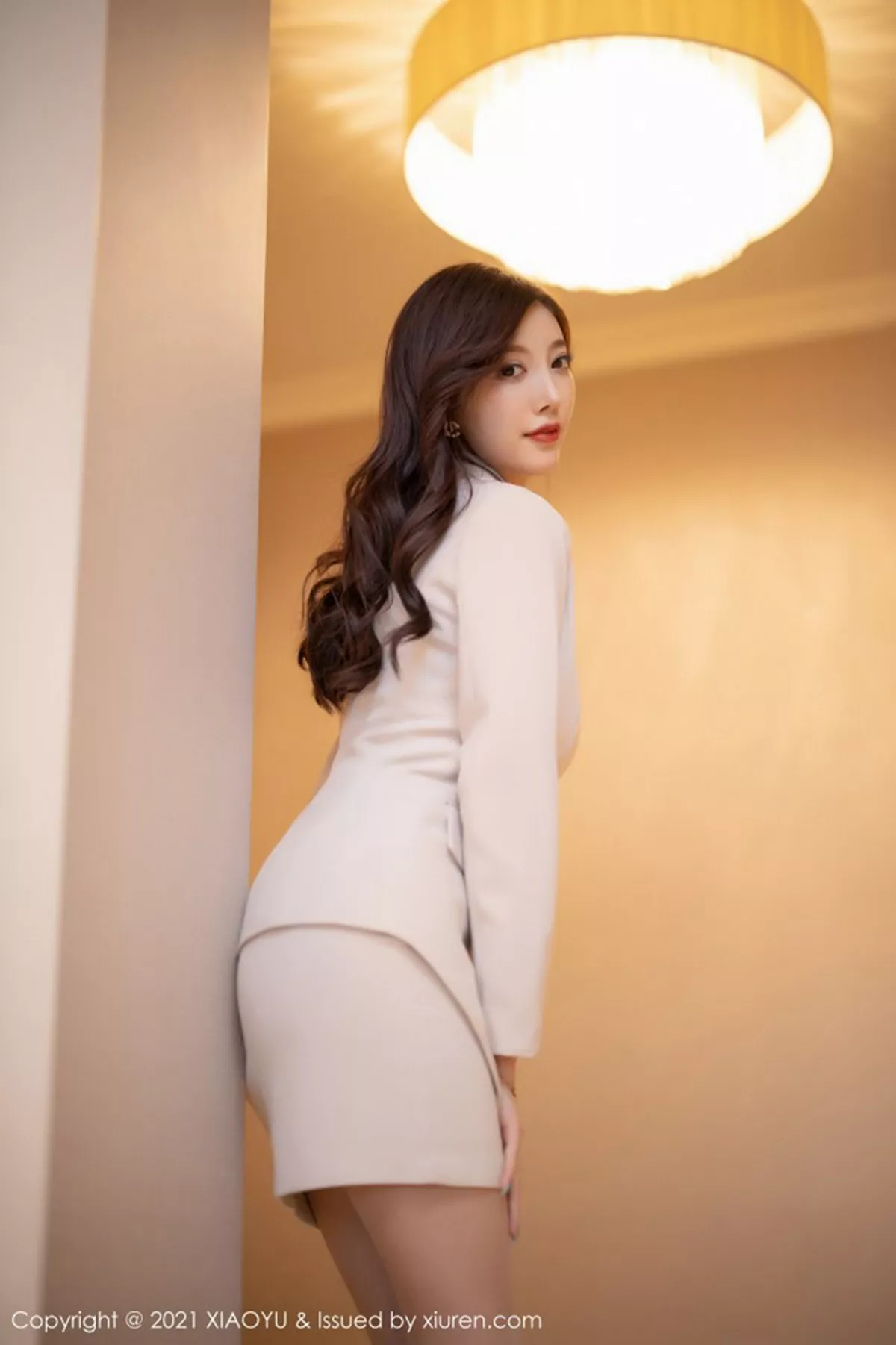 秀人集.com_[XiaoYu画语界]Vol.477_女神杨晨晨sugar成都旅拍半脱露白色吊带开档肉丝裤袜诱惑写真67P