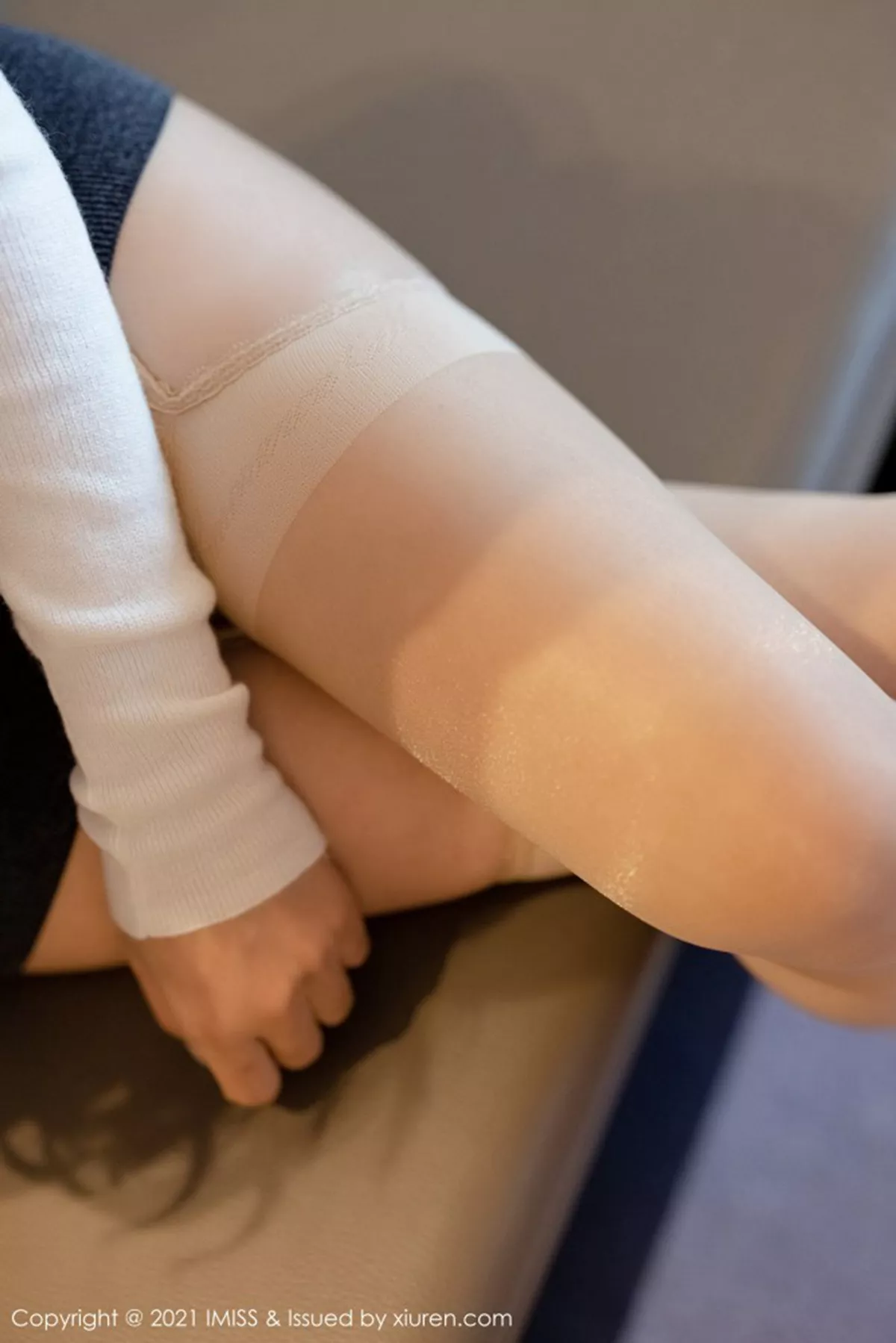 秀人集.com_[IMISS爱蜜社]Vol.555_气质女神Lavinia肉淡雅都市OL制服露性感红色内衣诱惑写真52P