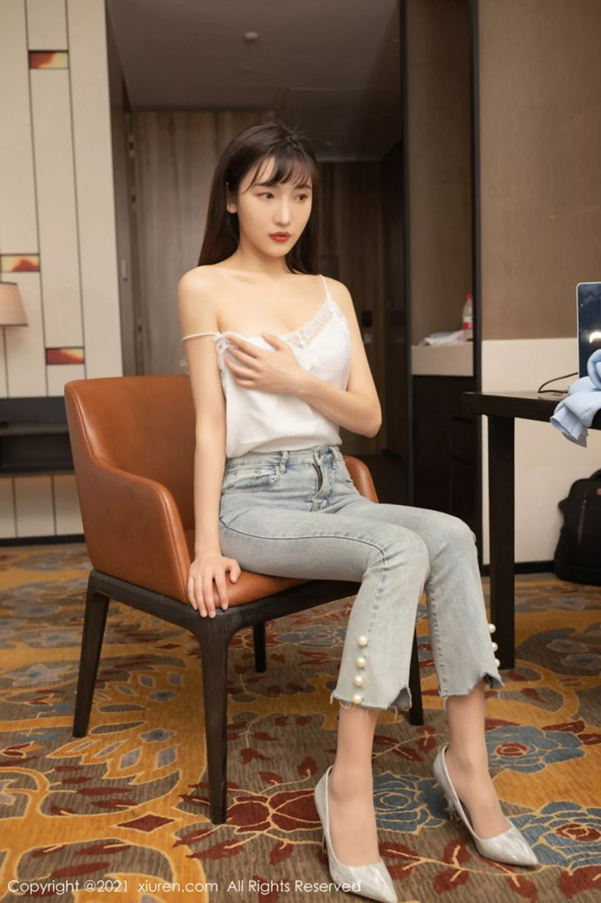 秀人集.com_[XiuRen秀人网]No.3146_嫩模陆萱萱秘书遭遇主题脱牛仔裤露无内肉丝裤袜撩人诱惑写真70P