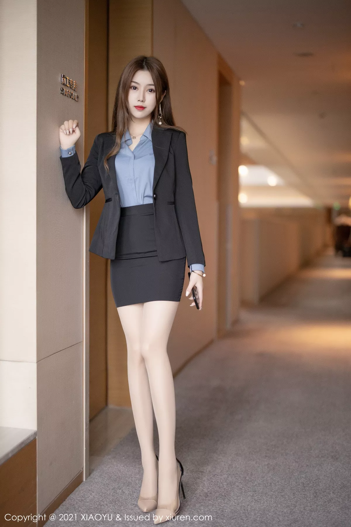 秀人集.com_[XiaoYu画语界]Vol.480_嫩模梦梵职场OL制服私房脱黑短裙露无内肉丝裤袜诱惑写真60P