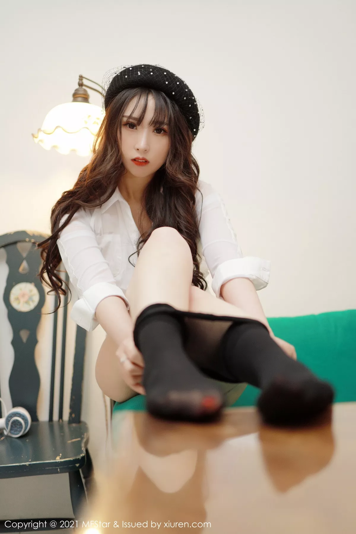 秀人集.com_[MFStar模范学院]Vol.463_嫩模小波多JK制服主题黑短裙下无内黑丝裤袜秀翘臀诱惑写真37P