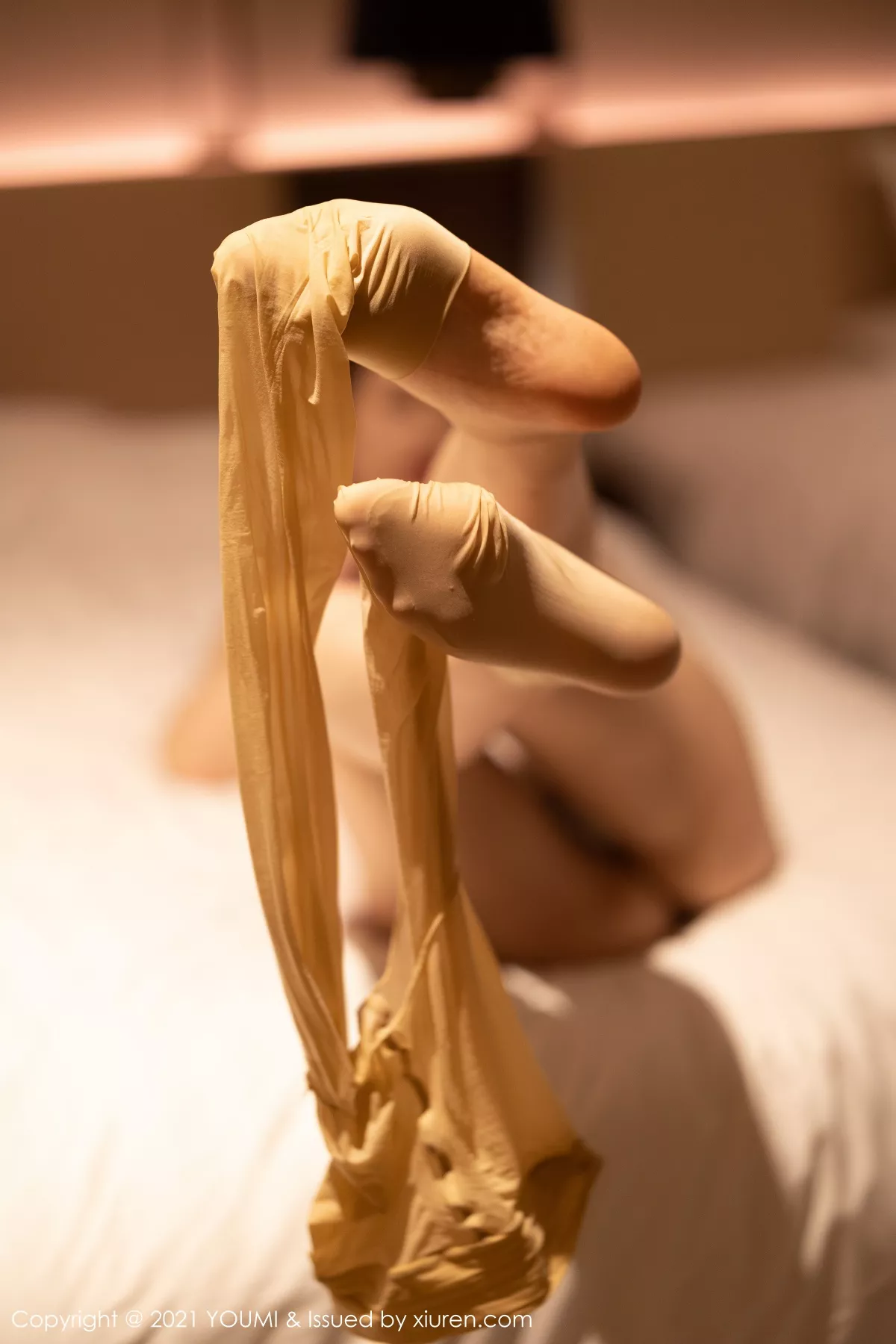 秀人集.com_[YouMi尤蜜荟]Vol.609_女神尤妮丝Egg厦门旅拍白色吊裙配开档肉丝半脱露豪乳诱惑写真52P