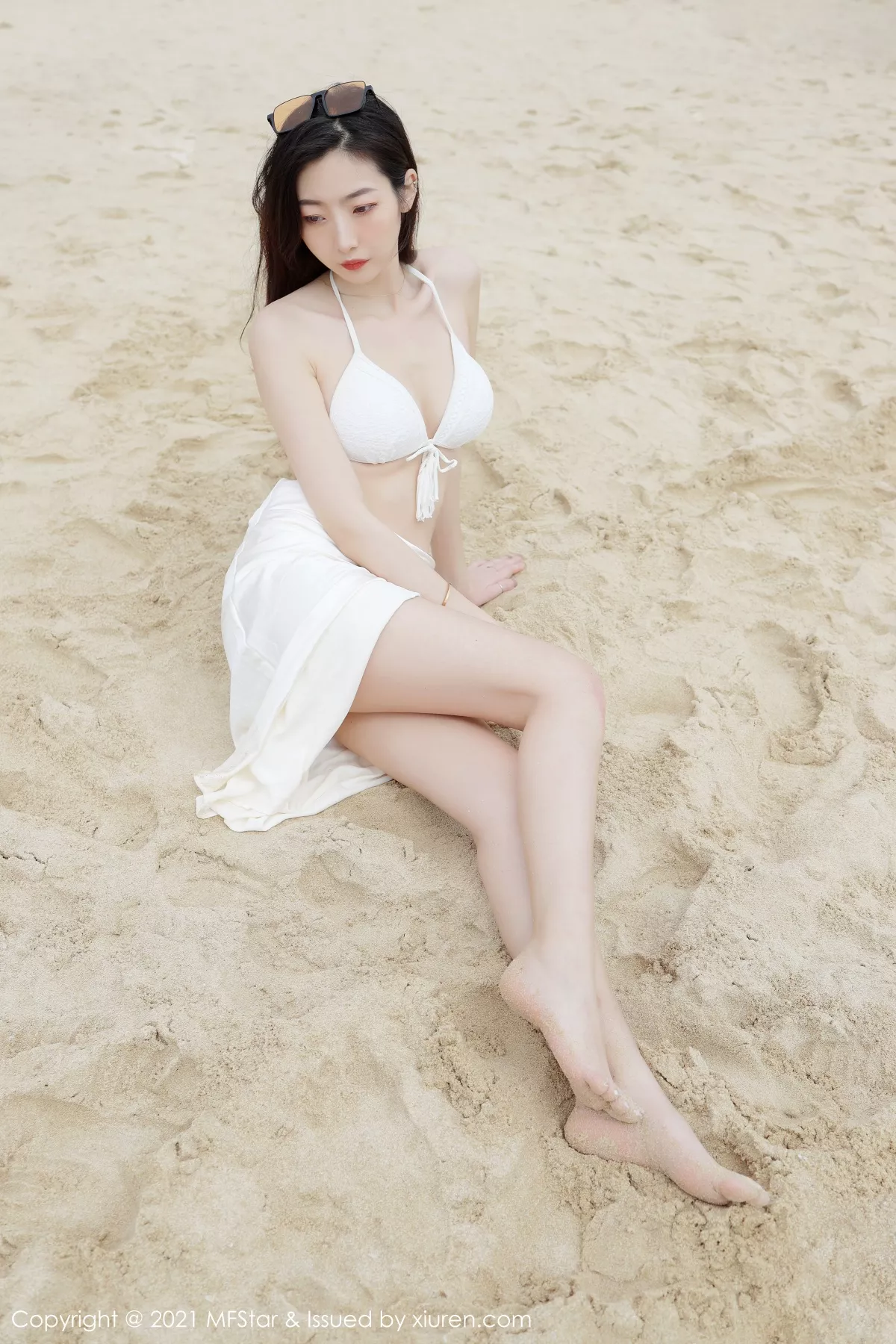 秀人集.com_[MFStar模范学院]Vol.464_嫩模安琪Yee三亚旅拍海边沙滩白色比基尼秀完美身材诱惑写真51P