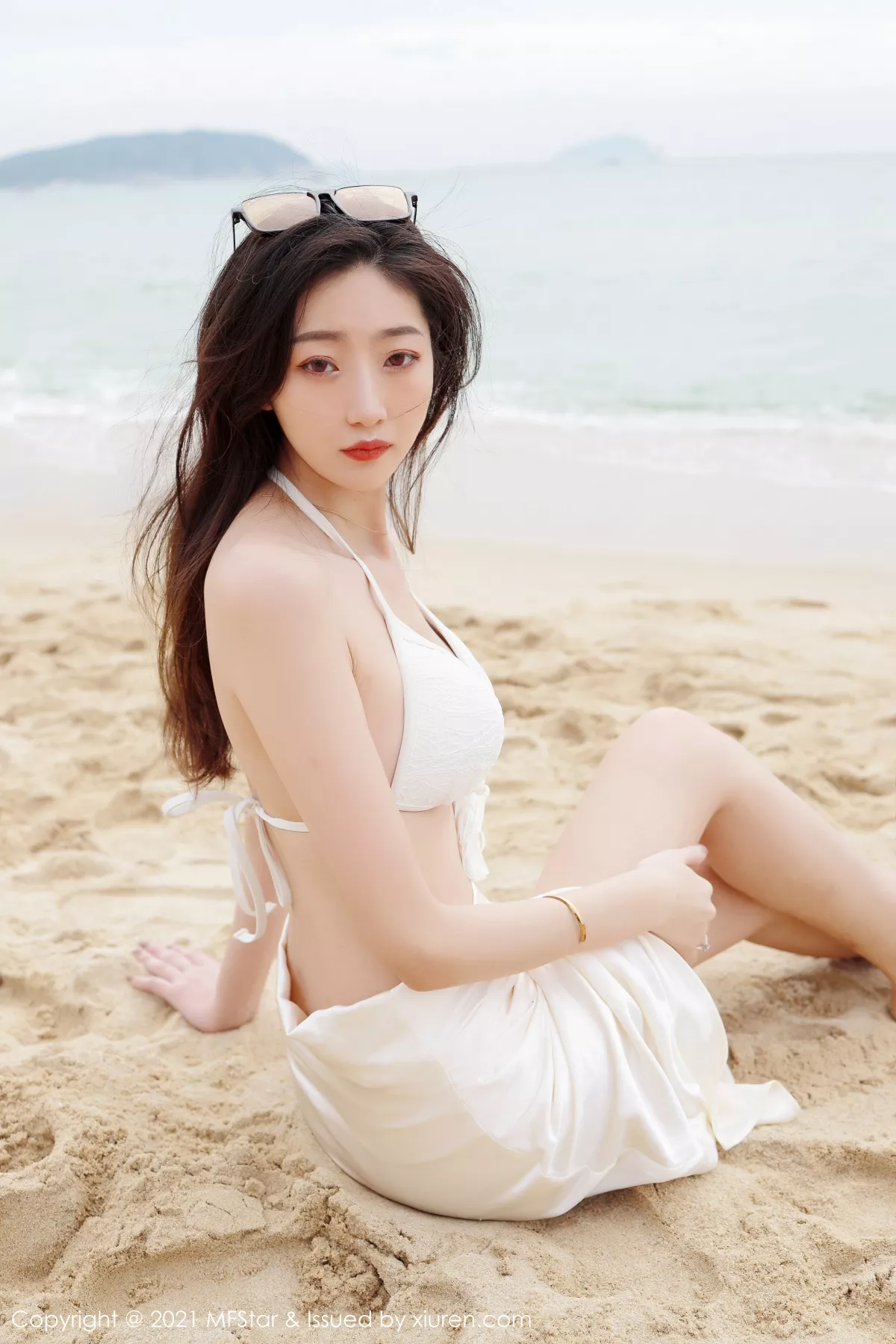 秀人集.com_[MFStar模范学院]Vol.464_嫩模安琪Yee三亚旅拍海边沙滩白色比基尼秀完美身材诱惑写真51P