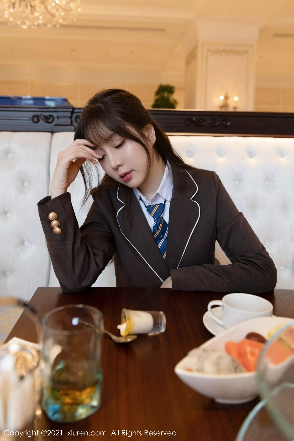 秀人集.com_[XiuRen秀人网]No.3176_女神王雨纯厦门旅拍下午茶主题酒店剧情循序渐进发展诱惑写真70P