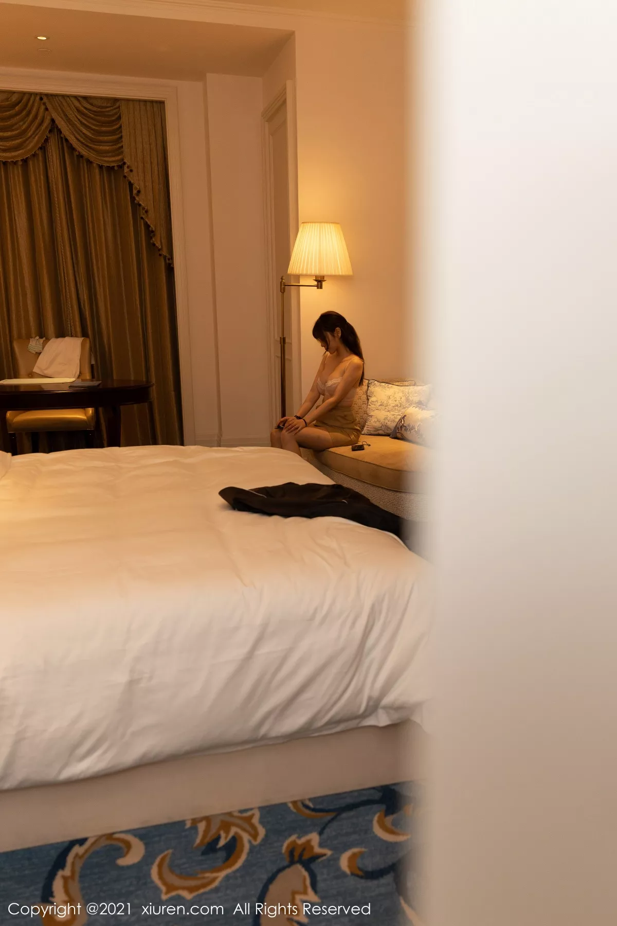 秀人集.com_[XiuRen秀人网]No.3176_女神王雨纯厦门旅拍下午茶主题酒店剧情循序渐进发展诱惑写真70P