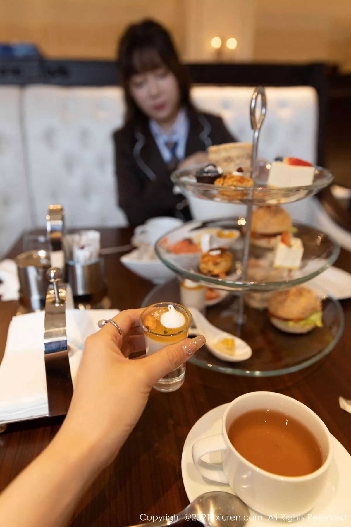 秀人集.com_[XiuRen秀人网]No.3176_女神王雨纯厦门旅拍下午茶主题酒店剧情循序渐进发展诱惑写真70P