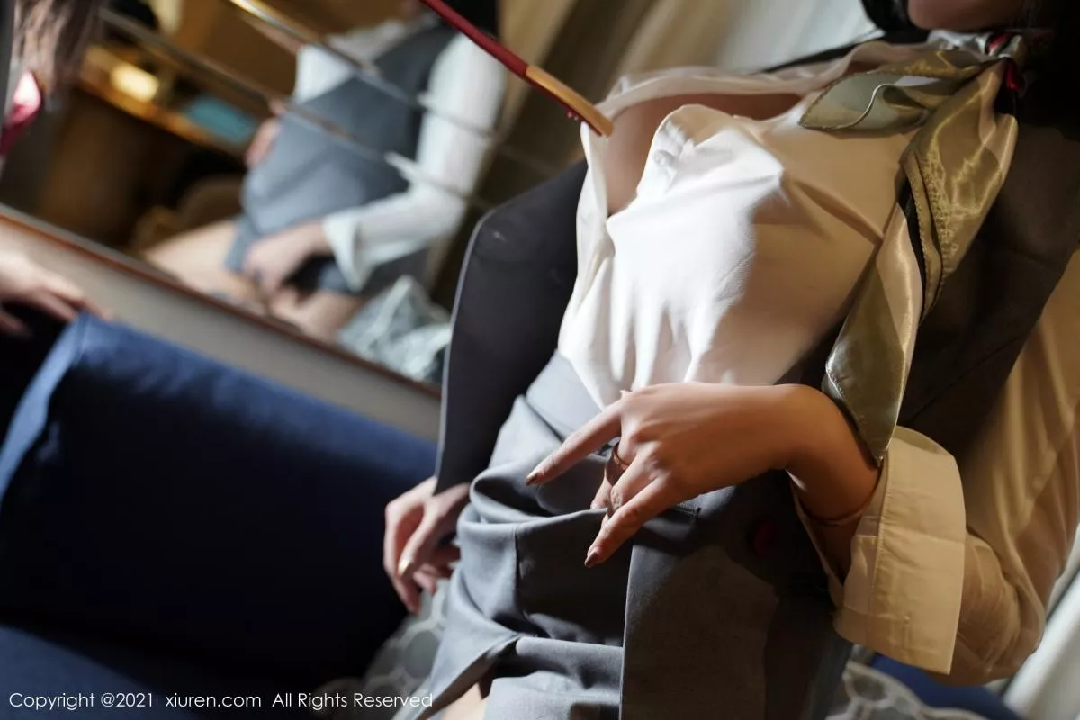 秀人集.com_[XiuRen秀人网]No.3173_模特果儿Victoria＆葛征私房空姐制服主题性感姐妹花撩人诱惑写真48P