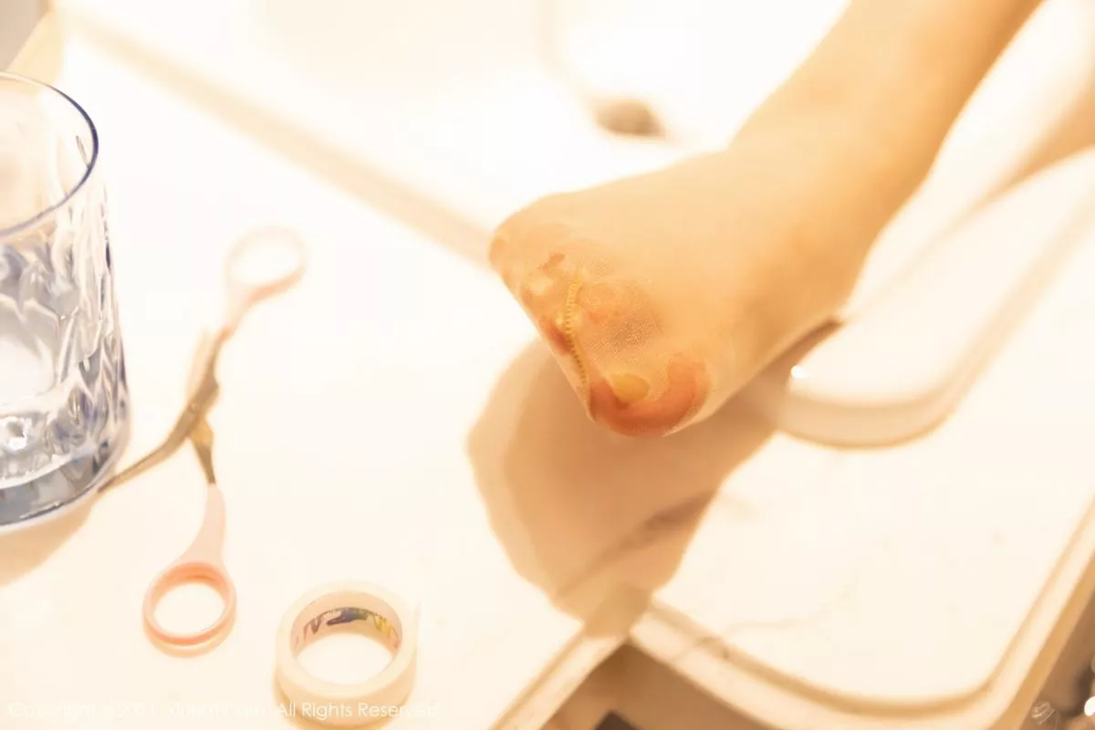 秀人集.com_[XiuRen秀人网]No.3181_嫩模允爾厦门旅拍私房缕空针织毛衣配肉丝裤袜秀傲人豪乳诱惑写真48P