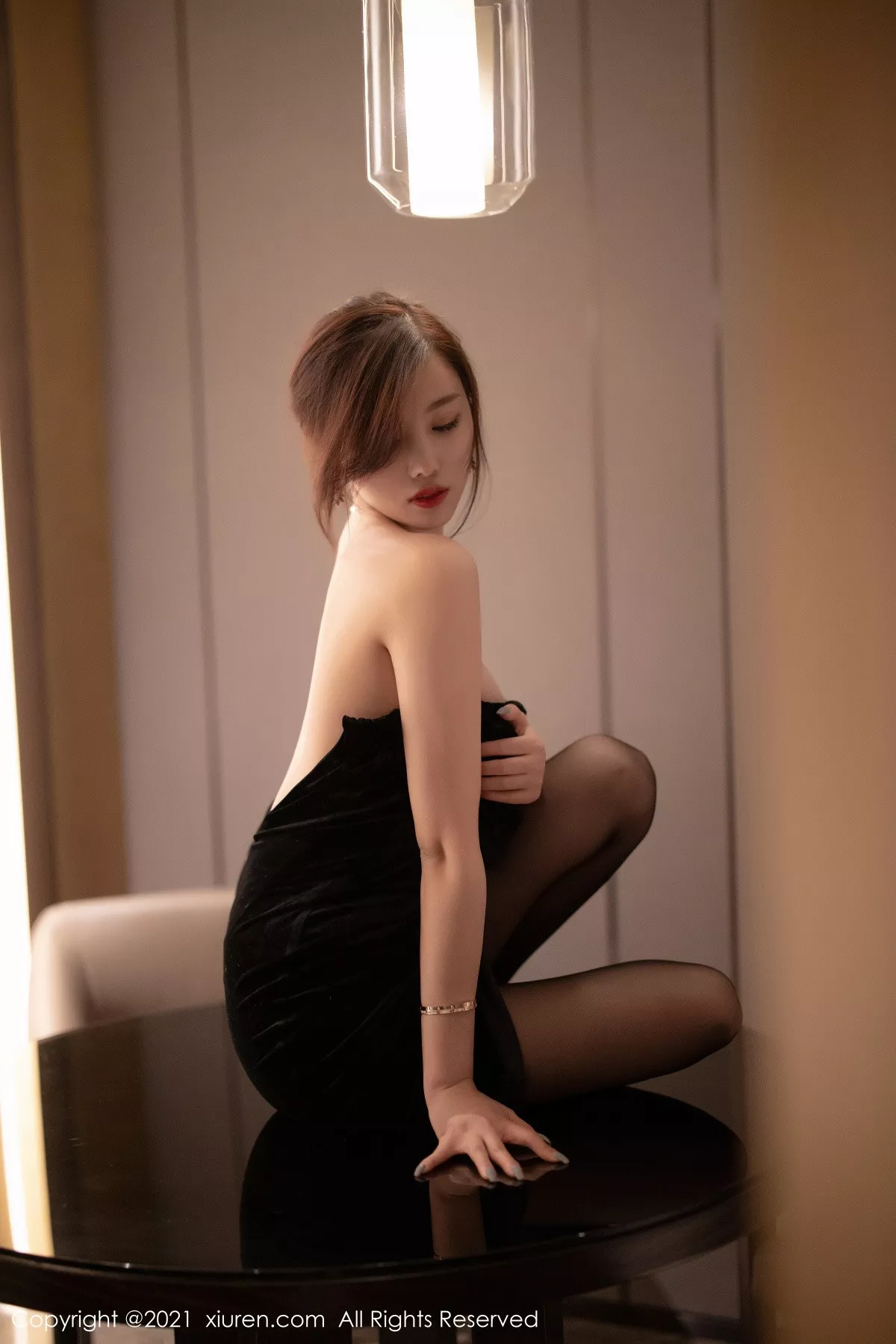 秀人集.com_[XiuRen秀人网]No.3184_女神杨晨晨sugar高贵典雅黑色礼裙配黑丝裤袜秀完美身材诱惑写真70P