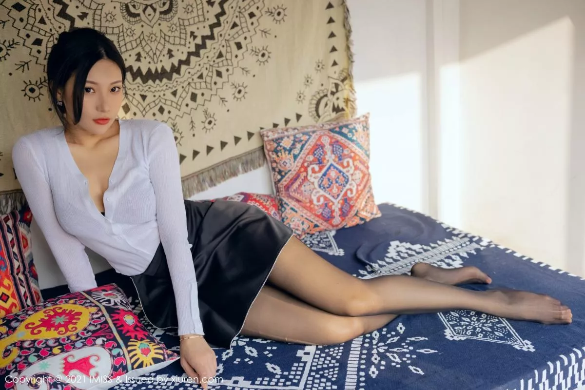 秀人集.com_[IMISS爱蜜社]Vol.562_女神小狐狸Kathryn白衬衣配超薄黑丝裤袜秀翘臀美腿诱惑写真58P