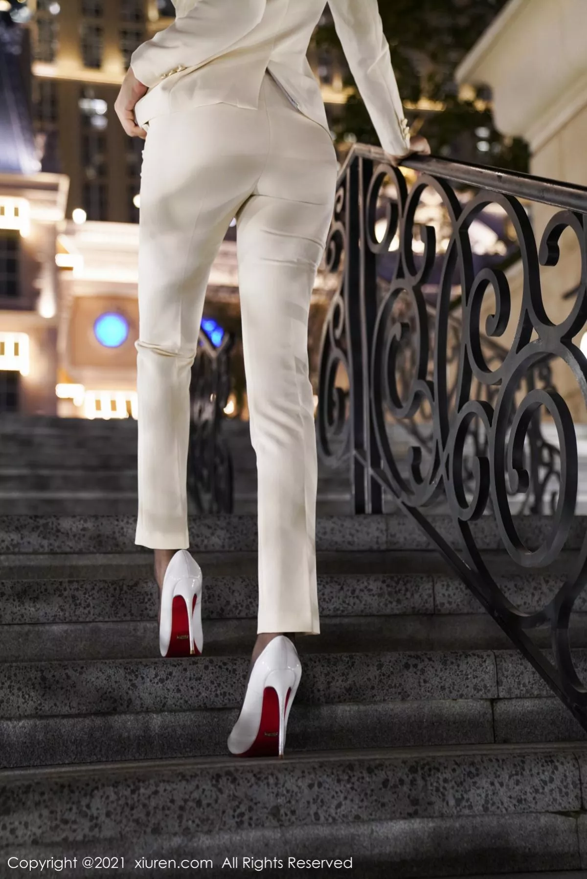 秀人集.com_[XiuRen秀人网]No.3195_女神芝芝Booty澳门旅拍私房脱制服露缕空蕾丝内衣诱惑写真78P