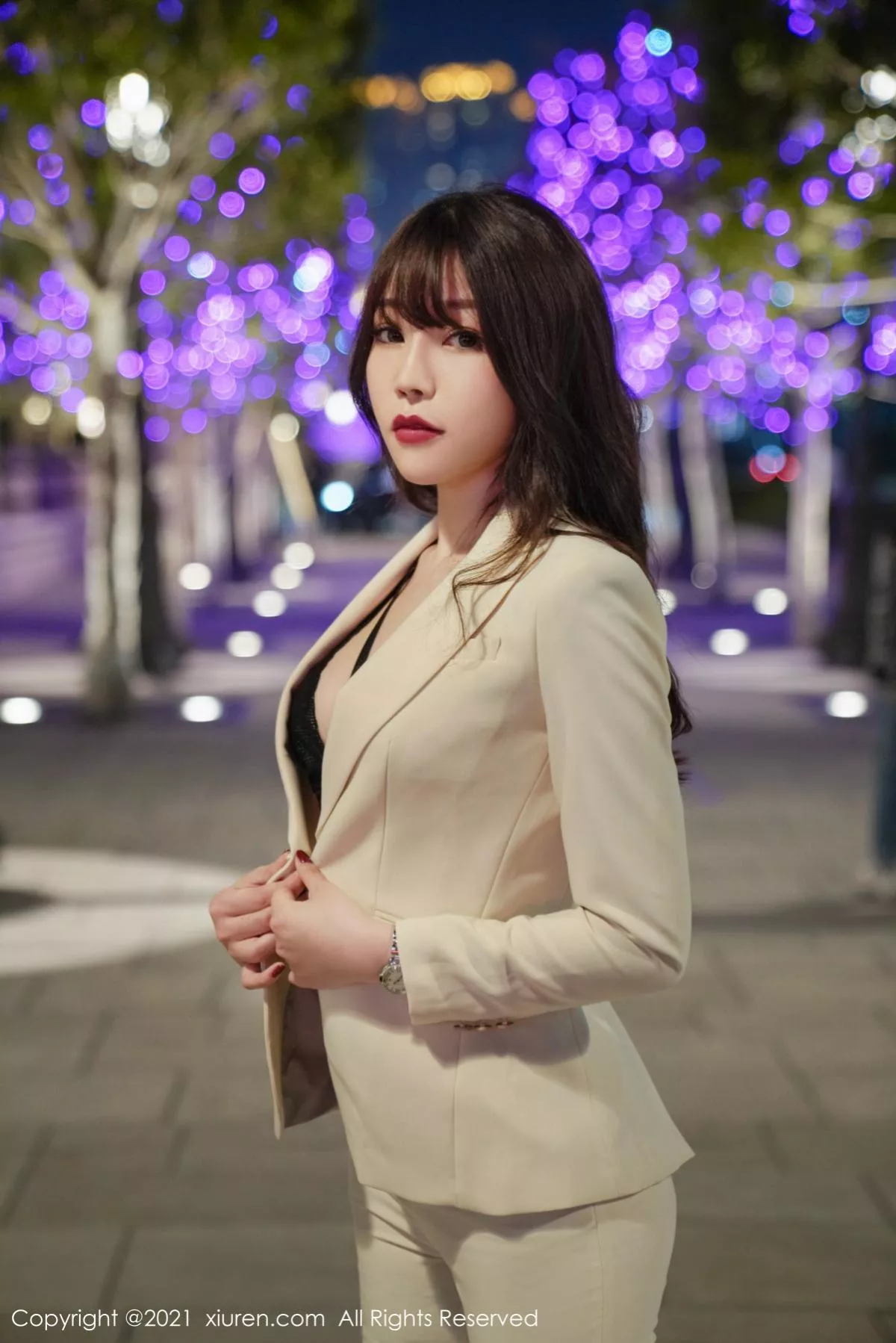 秀人集.com_[XiuRen秀人网]No.3195_女神芝芝Booty澳门旅拍私房脱制服露缕空蕾丝内衣诱惑写真78P