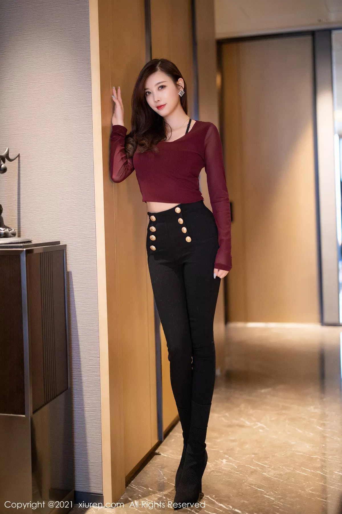 秀人集.com_[XiuRen秀人网]No.3208_女神杨晨晨sugar都市OL风半脱露性感黑色内衣秀完美曲线诱惑写真50P