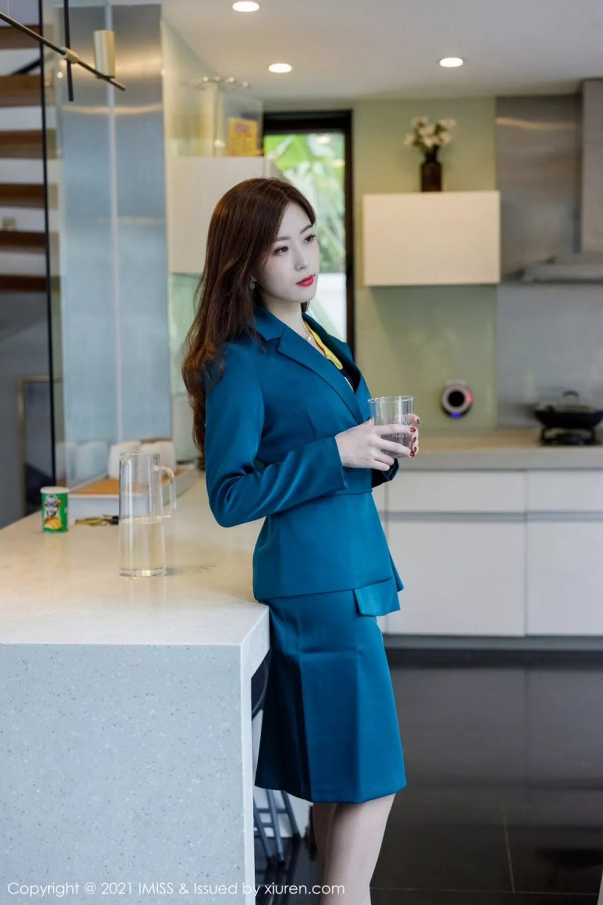 秀人集.com_[IMISS爱蜜社]Vol.551_嫩模杨紫嫣Cynthia职场0L典雅服饰露蕾丝吊袜秀翘臀美腿诱惑写真60P