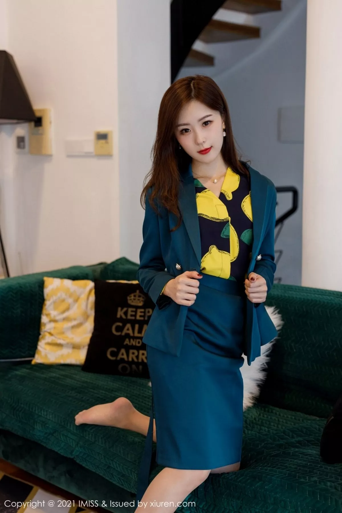 秀人集.com_[IMISS爱蜜社]Vol.551_嫩模杨紫嫣Cynthia职场0L典雅服饰露蕾丝吊袜秀翘臀美腿诱惑写真60P