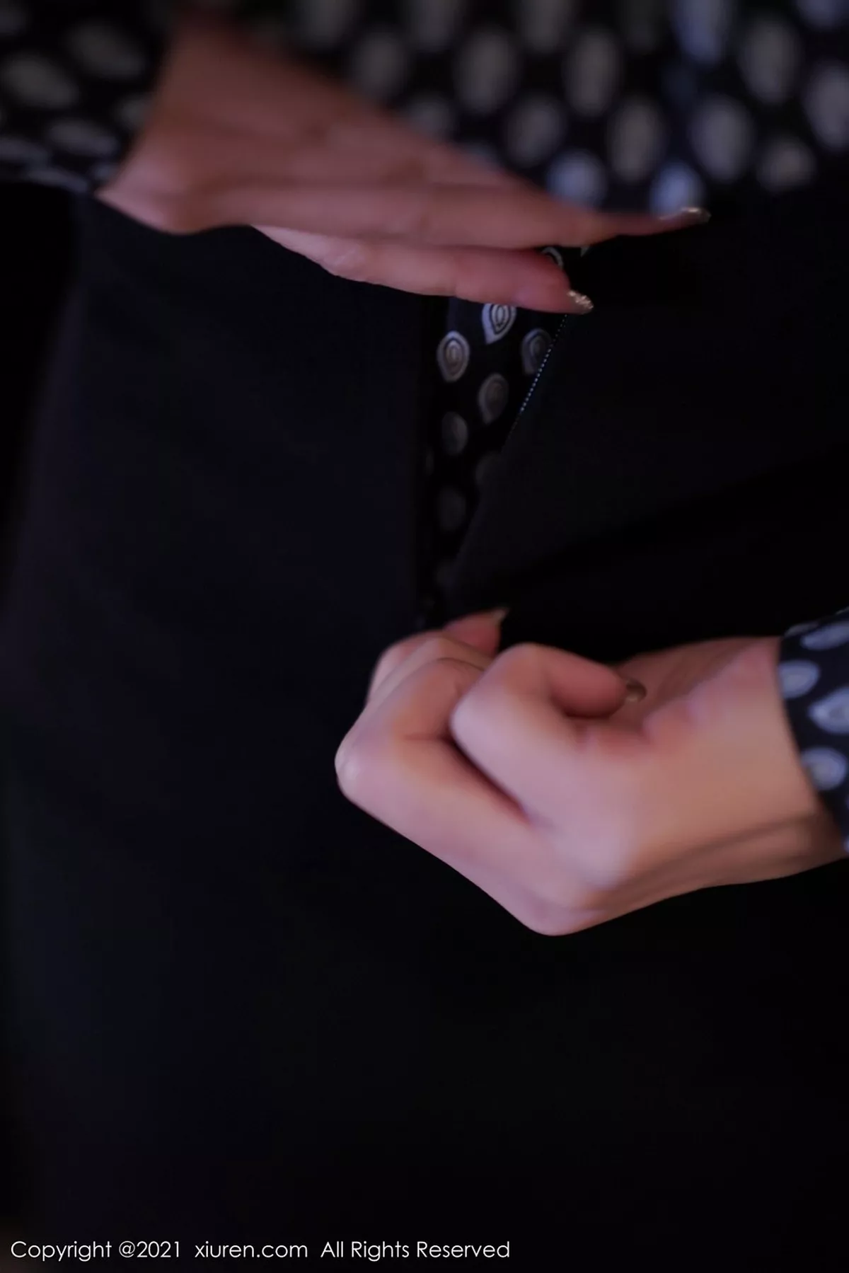 秀人集.com_[XiuRen秀人网]No.3097_女神周于希剧情主题私房性感内衣配吊带黑丝渔网撩人诱惑写真82P