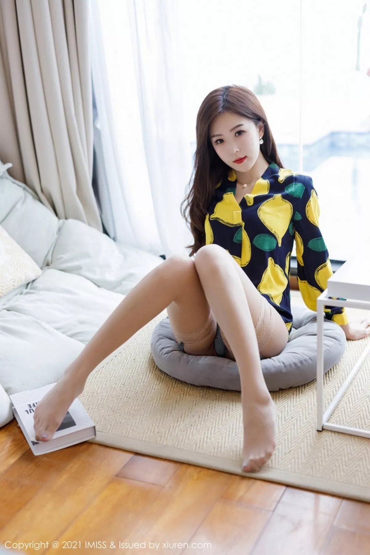 秀人集.com_[IMISS爱蜜社]Vol.551_嫩模杨紫嫣Cynthia职场0L典雅服饰露蕾丝吊袜秀翘臀美腿诱惑写真60P