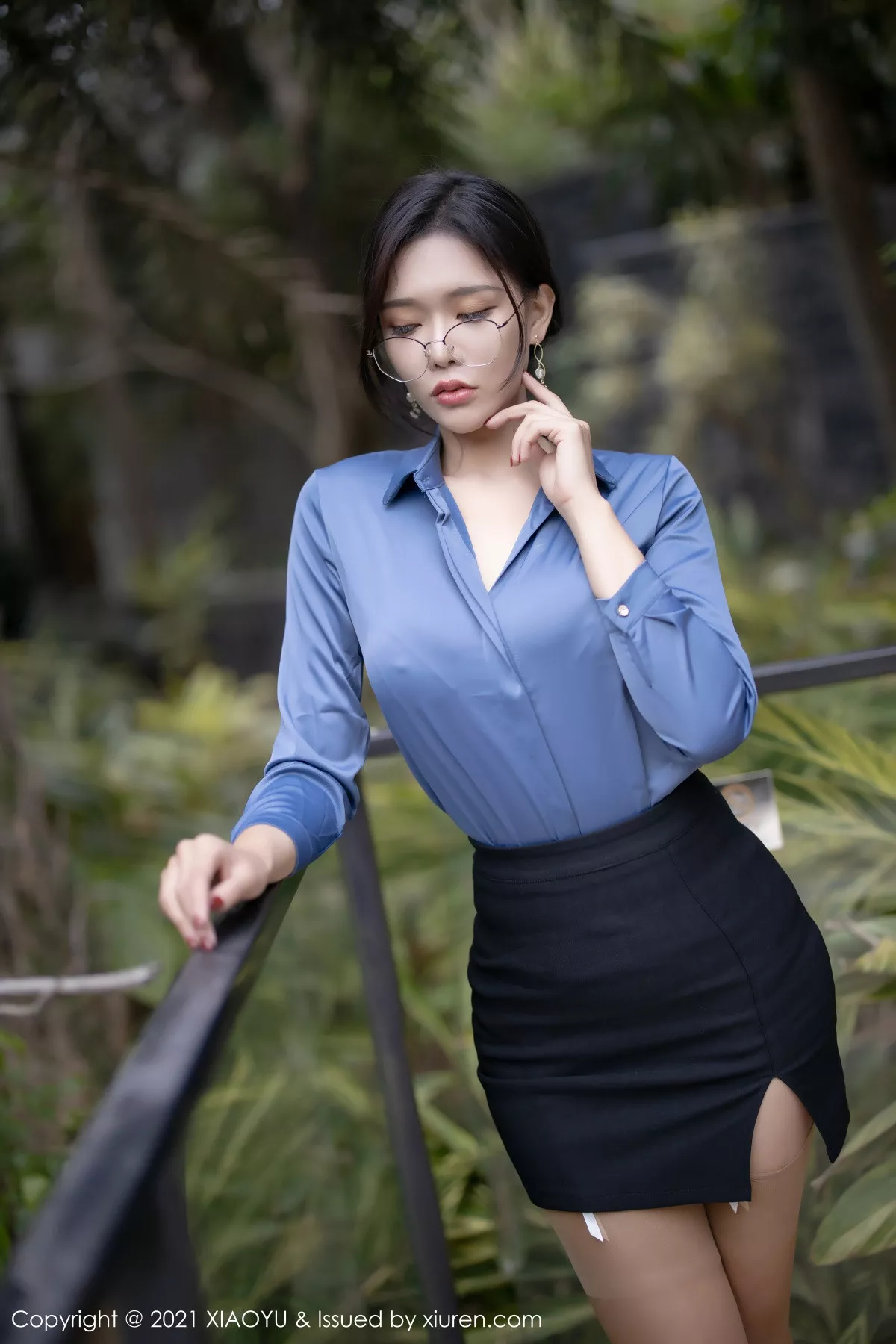 秀人集.com_[XiaoYu画语界]Vol.490_嫩模娜比眼镜OL秘书制服露性感内衣蕾丝吊袜完美诱惑写真65P