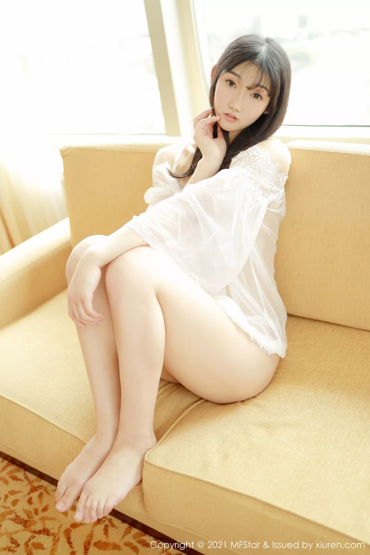 秀人集.com_[MFStar模范学院]Vol.470_嫩模母崽崽私房沙发上白色轻薄通透服饰秀白嫩翘臀诱惑写真38P