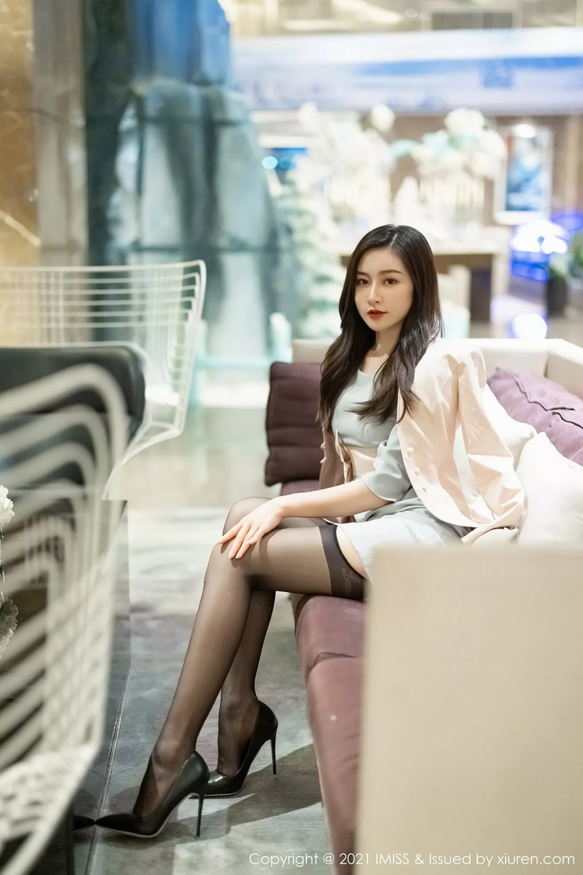 秀人集.com_[IMISS爱蜜社]Vol.552_气质美女Vanessa典雅职场OL主题私房黑丝吊袜极致魅惑写真63P