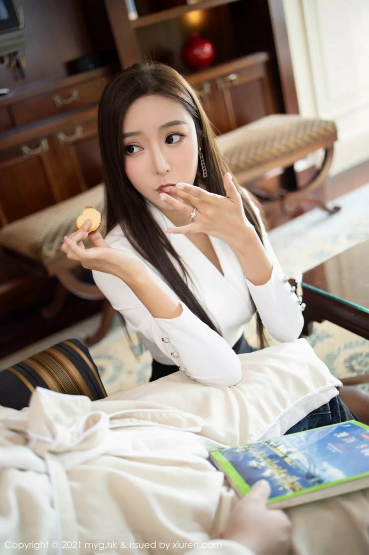 秀人集.com_[MyGirl美媛馆]Vol.492_女神王馨瑶yanni上司过生日主题黑裙下黑丝裤袜秀美腿诱惑写真88P