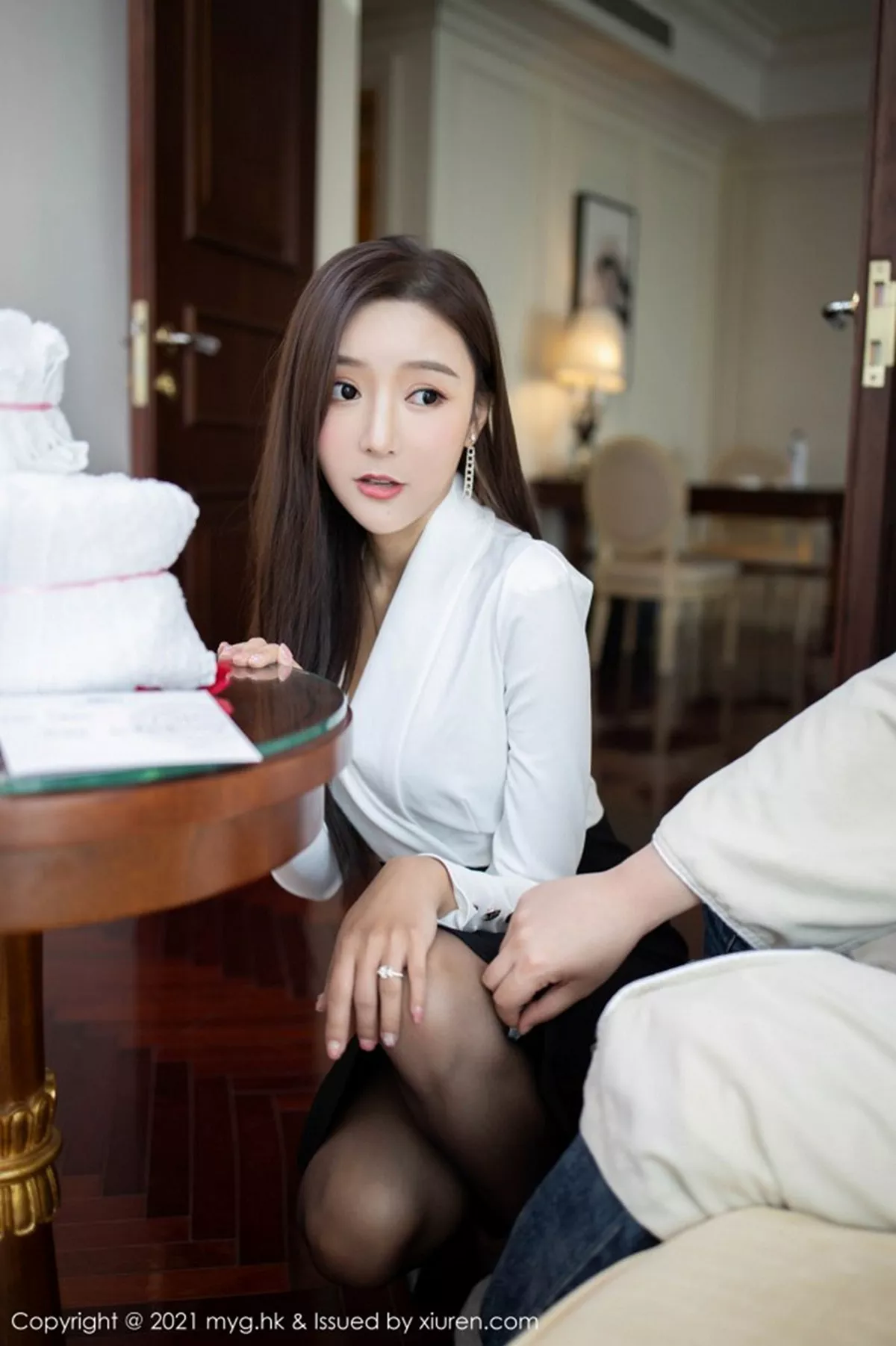 秀人集.com_[MyGirl美媛馆]Vol.492_女神王馨瑶yanni上司过生日主题黑裙下黑丝裤袜秀美腿诱惑写真88P