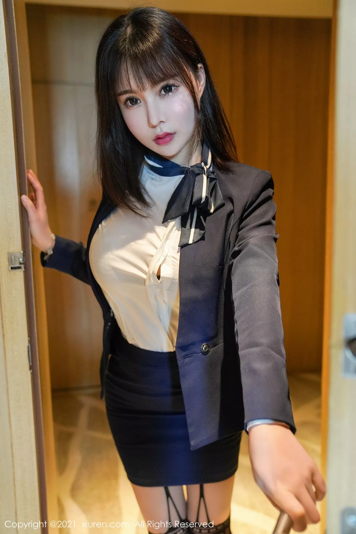 秀人集.com_[XiuRen秀人网]No.3221_嫩模晓鱼酱酒店前台剧情主题私房半脱露傲人豪乳撩人诱惑写真102P