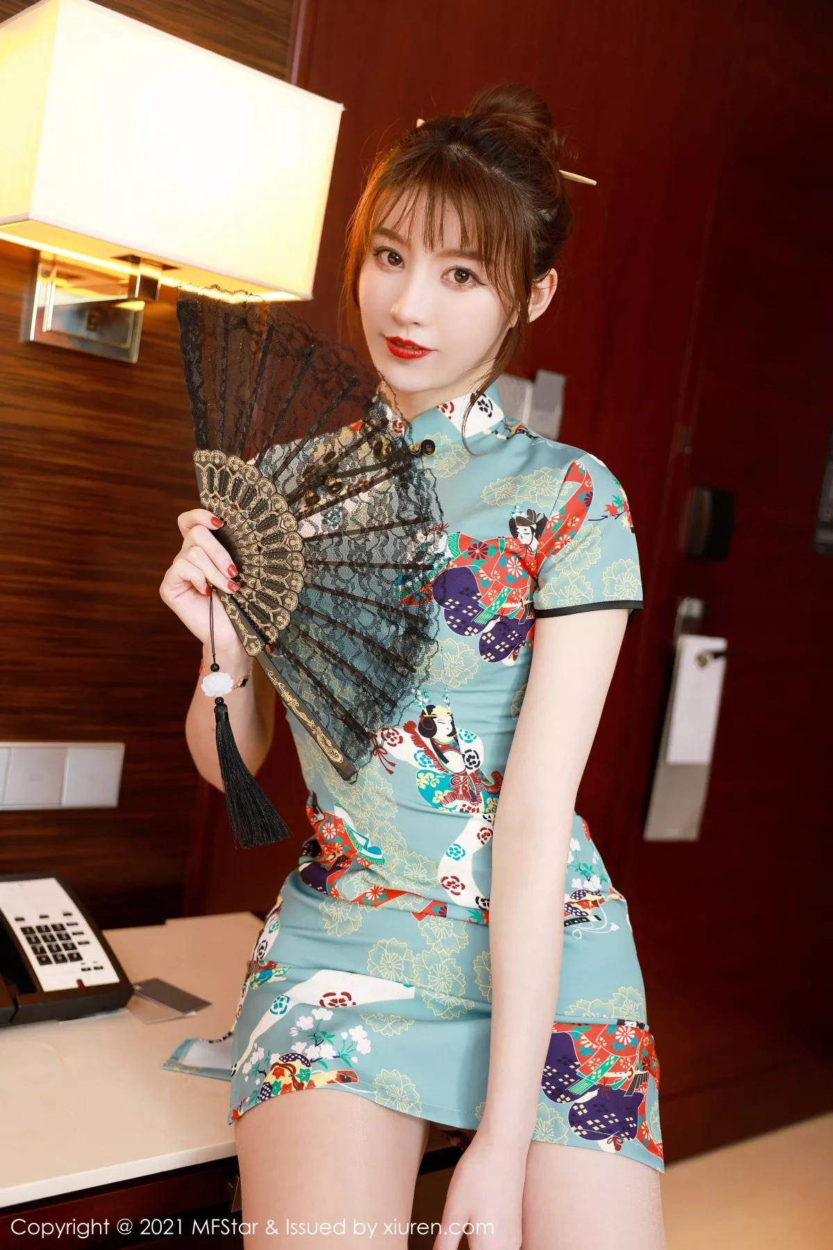 秀人集.com_[MFStar模范学院]Vol.471_嫩模yoo优优三亚旅拍私房古韵旗袍配肉丝裤袜极致魅惑写真64P