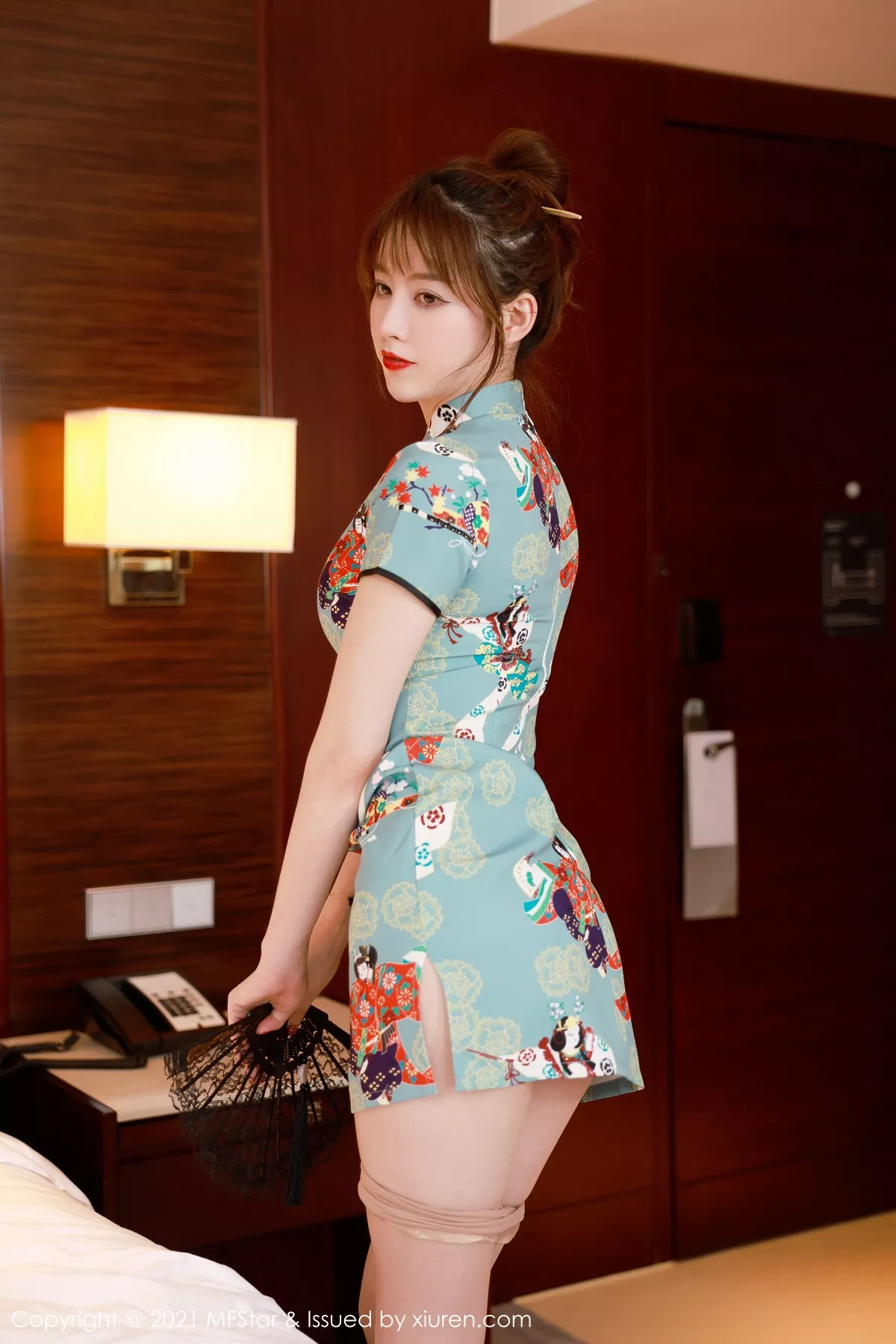 秀人集.com_[MFStar模范学院]Vol.471_嫩模yoo优优三亚旅拍私房古韵旗袍配肉丝裤袜极致魅惑写真64P