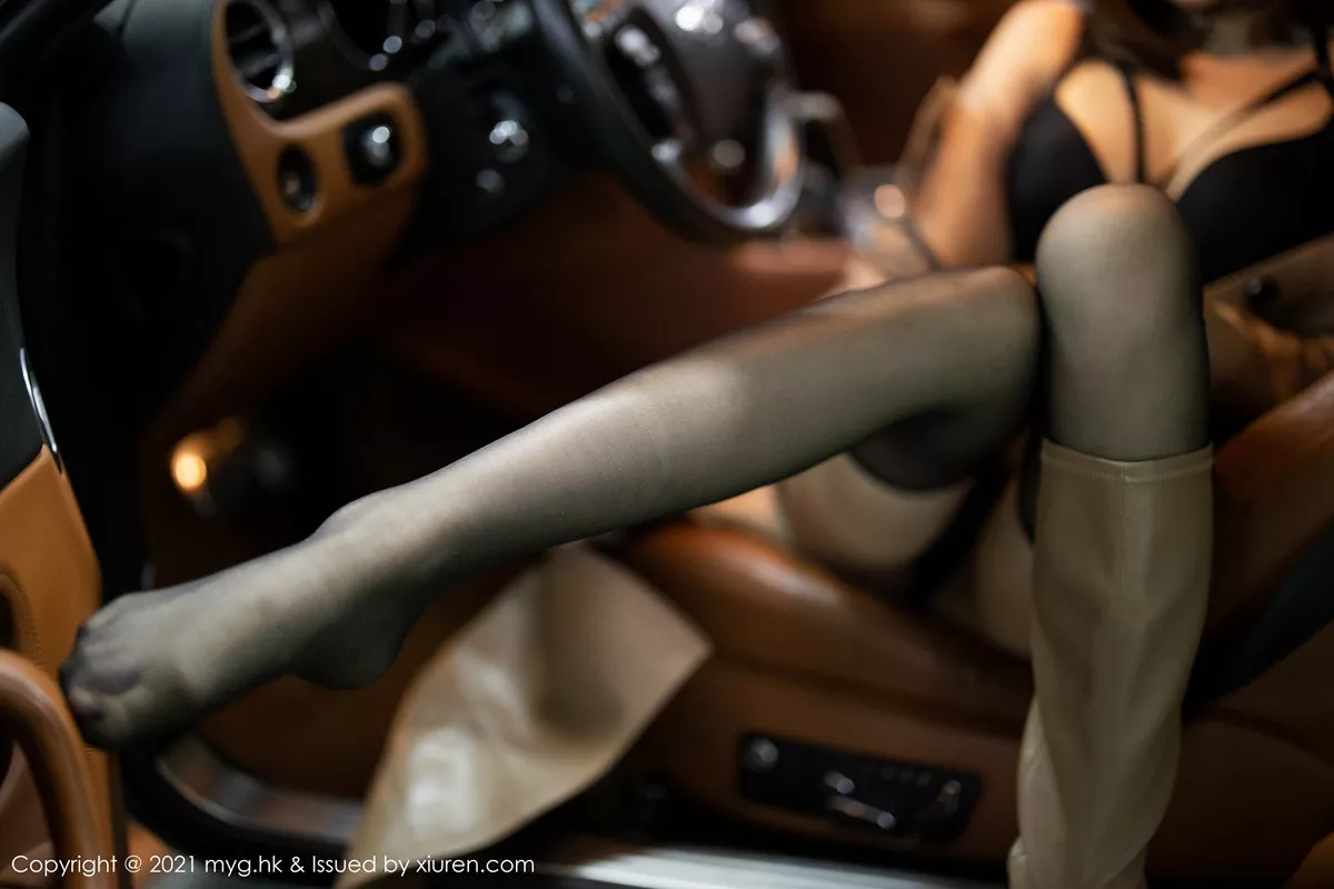 秀人集.com_[MyGirl美媛馆]Vol.500_女神绮里嘉Carina雨夜打车主题黑色内衣配黑丝吊袜诱惑写真68P